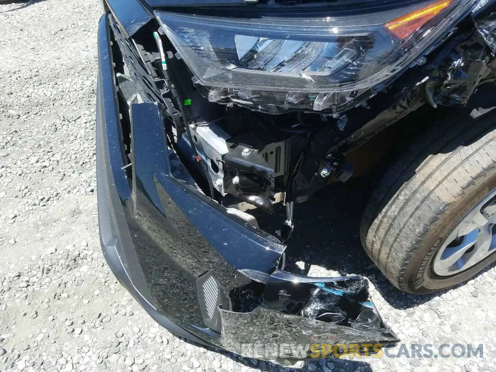 9 Photograph of a damaged car 2T3H1RFV9KW038297 TOYOTA RAV4 2019