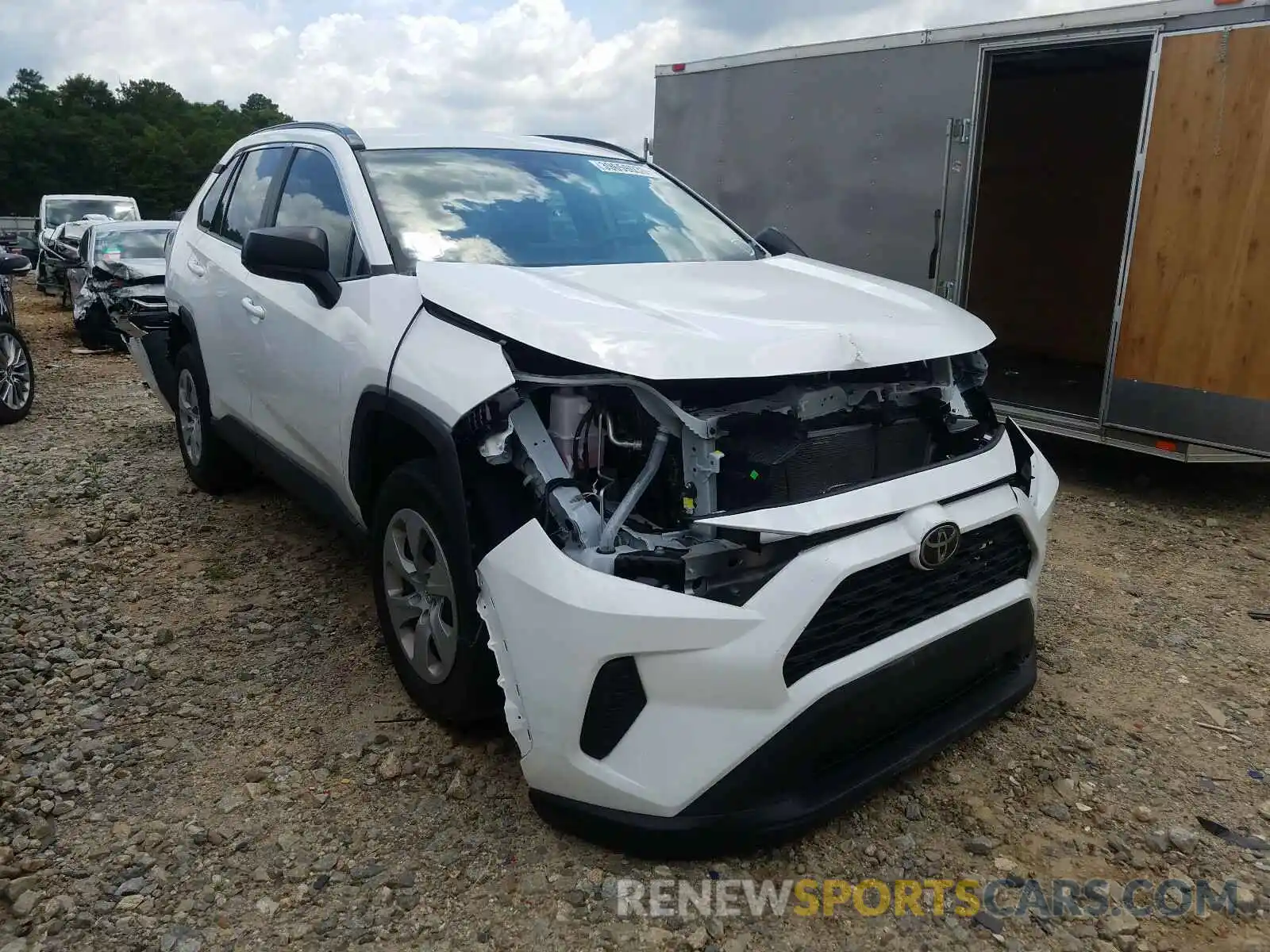 1 Photograph of a damaged car 2T3H1RFV9KW042253 TOYOTA RAV4 2019