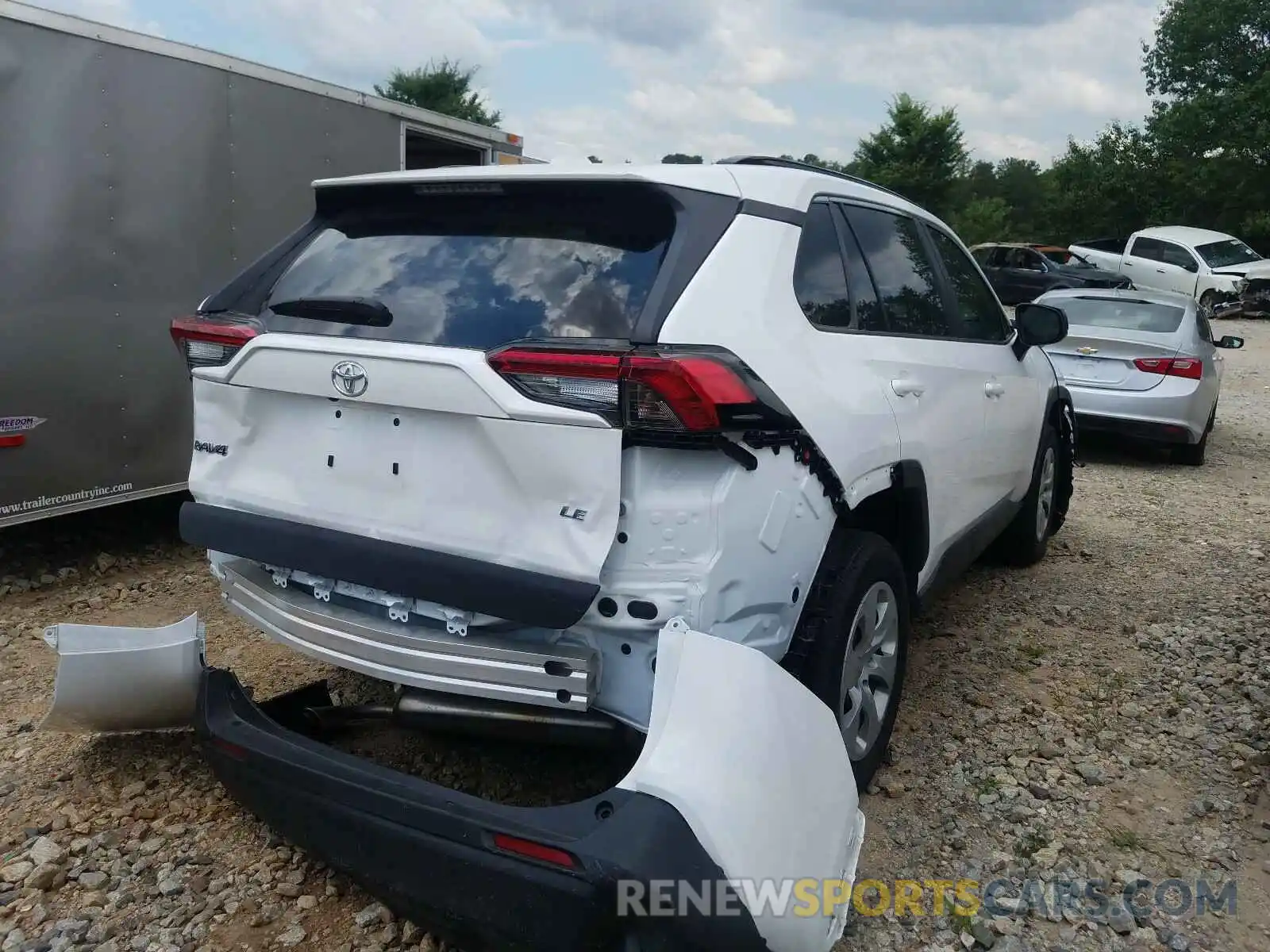 4 Photograph of a damaged car 2T3H1RFV9KW042253 TOYOTA RAV4 2019