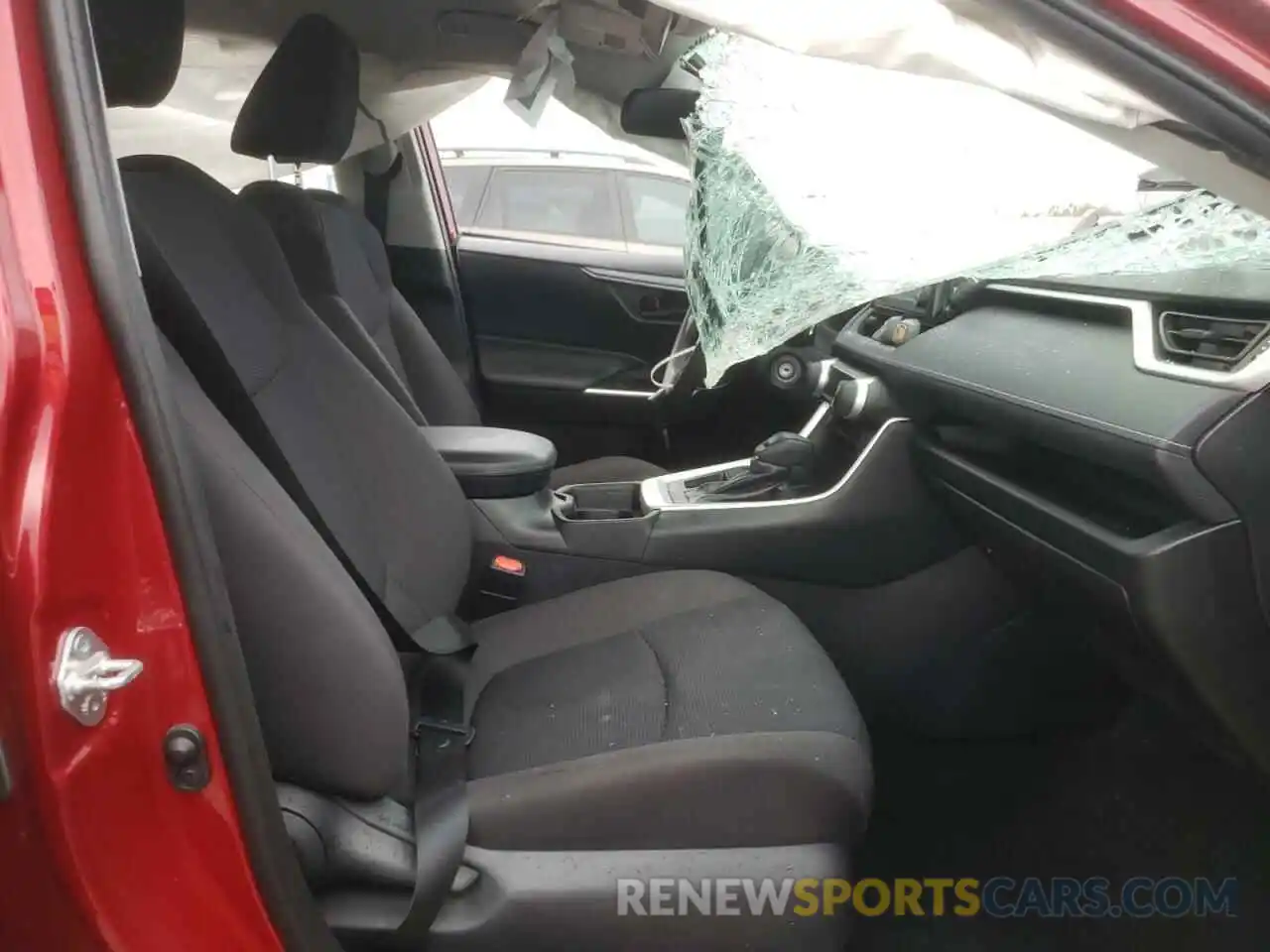 5 Photograph of a damaged car 2T3H1RFV9KW043287 TOYOTA RAV4 2019