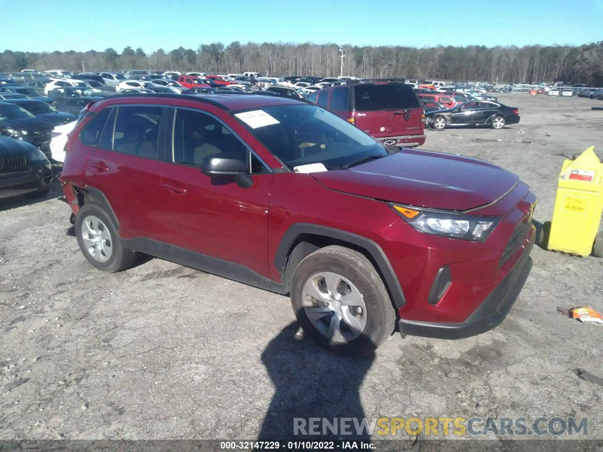 1 Photograph of a damaged car 2T3H1RFV9KW045251 TOYOTA RAV4 2019