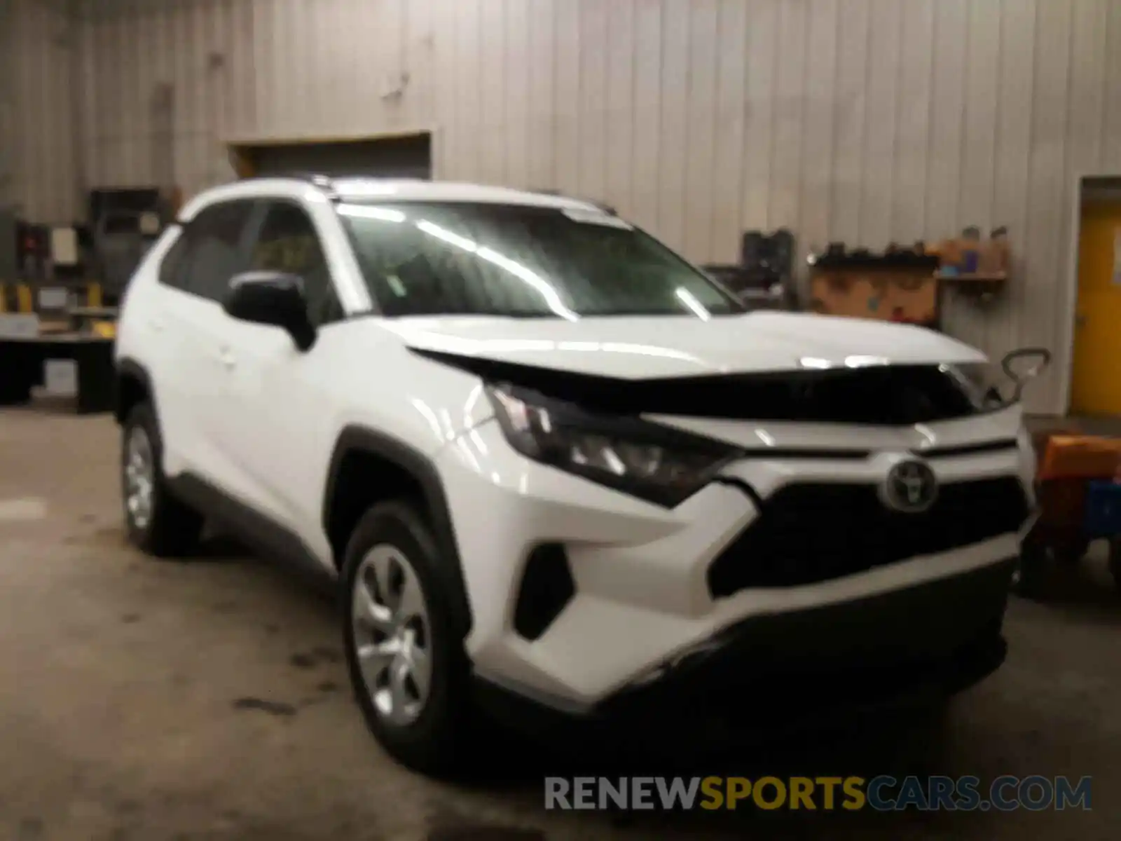 1 Photograph of a damaged car 2T3H1RFV9KW046951 TOYOTA RAV4 2019