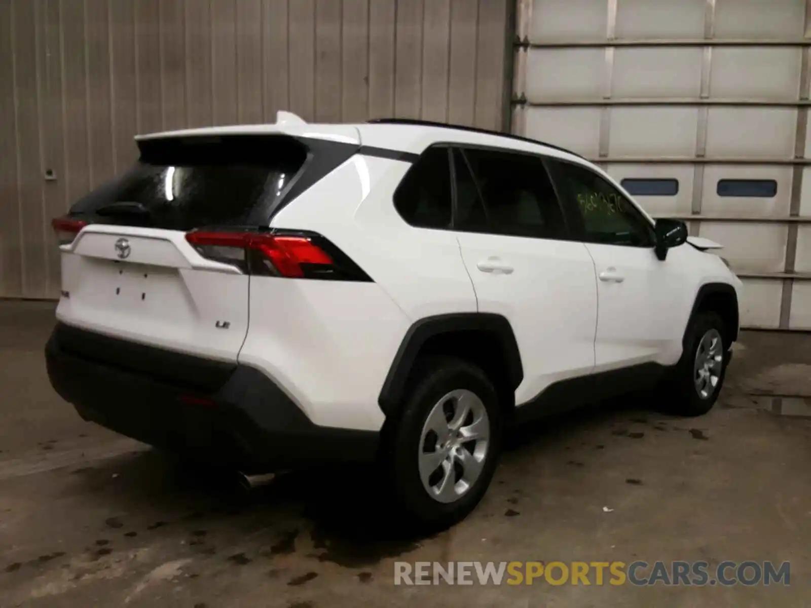 4 Photograph of a damaged car 2T3H1RFV9KW046951 TOYOTA RAV4 2019