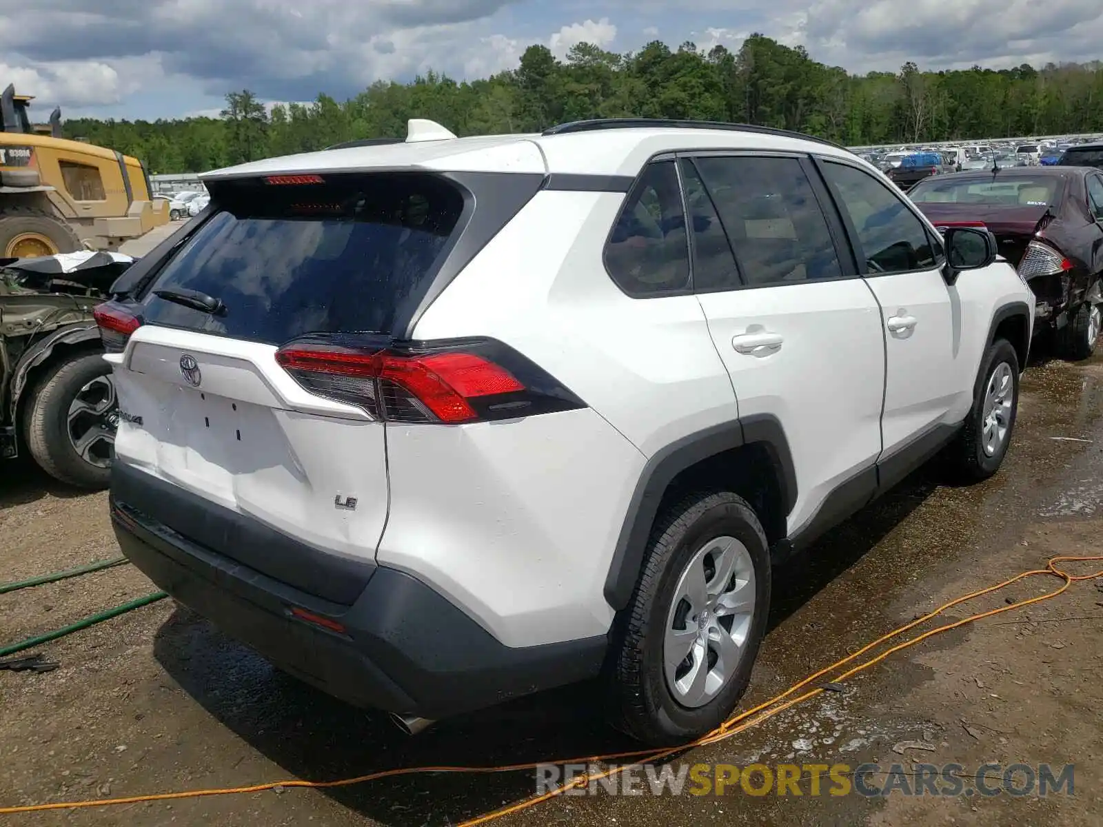 4 Photograph of a damaged car 2T3H1RFV9KW048134 TOYOTA RAV4 2019