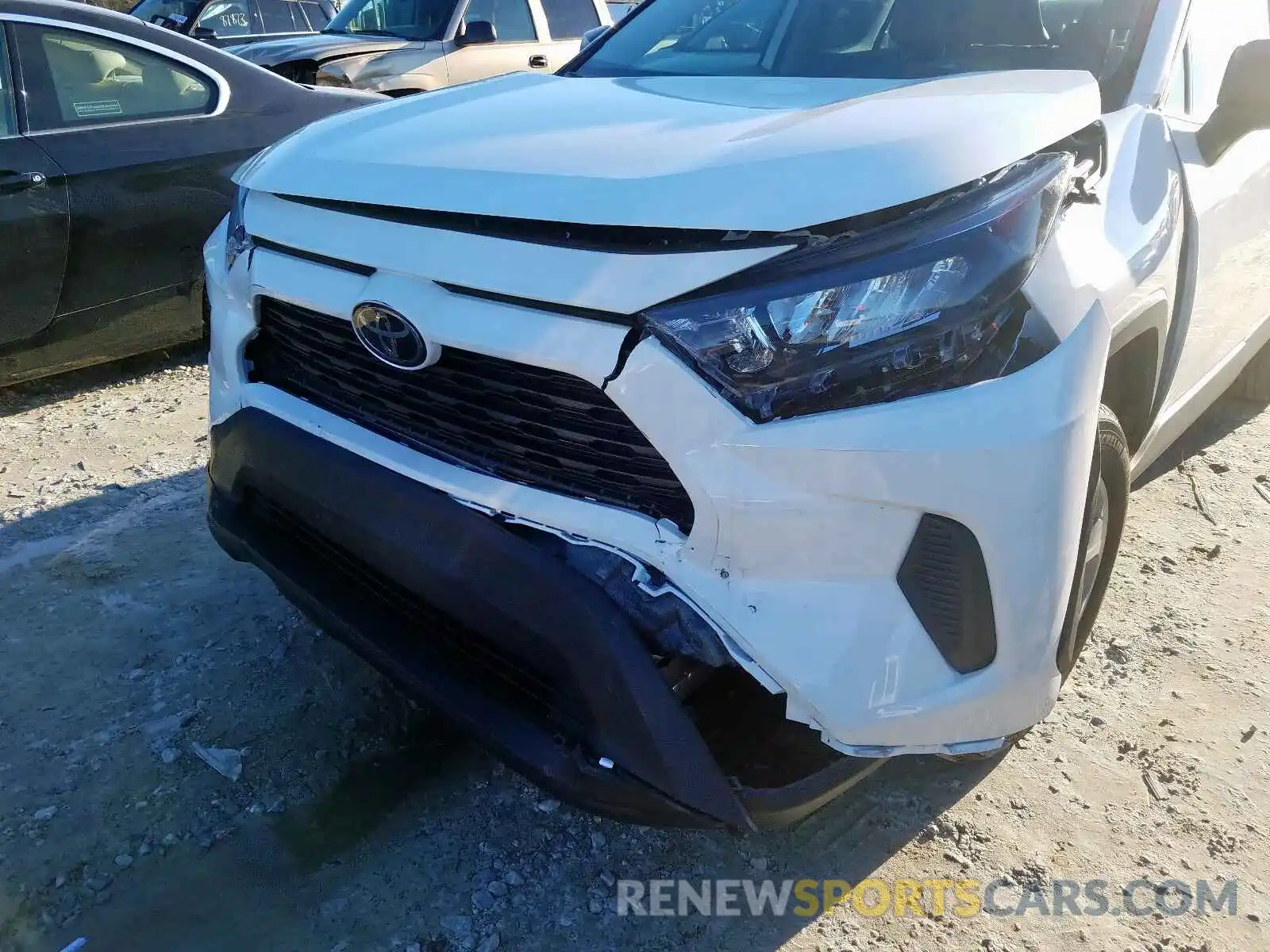 9 Photograph of a damaged car 2T3H1RFV9KW048845 TOYOTA RAV4 2019