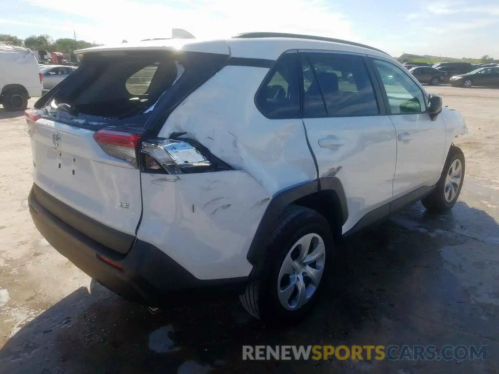 4 Photograph of a damaged car 2T3H1RFV9KW052135 TOYOTA RAV4 2019