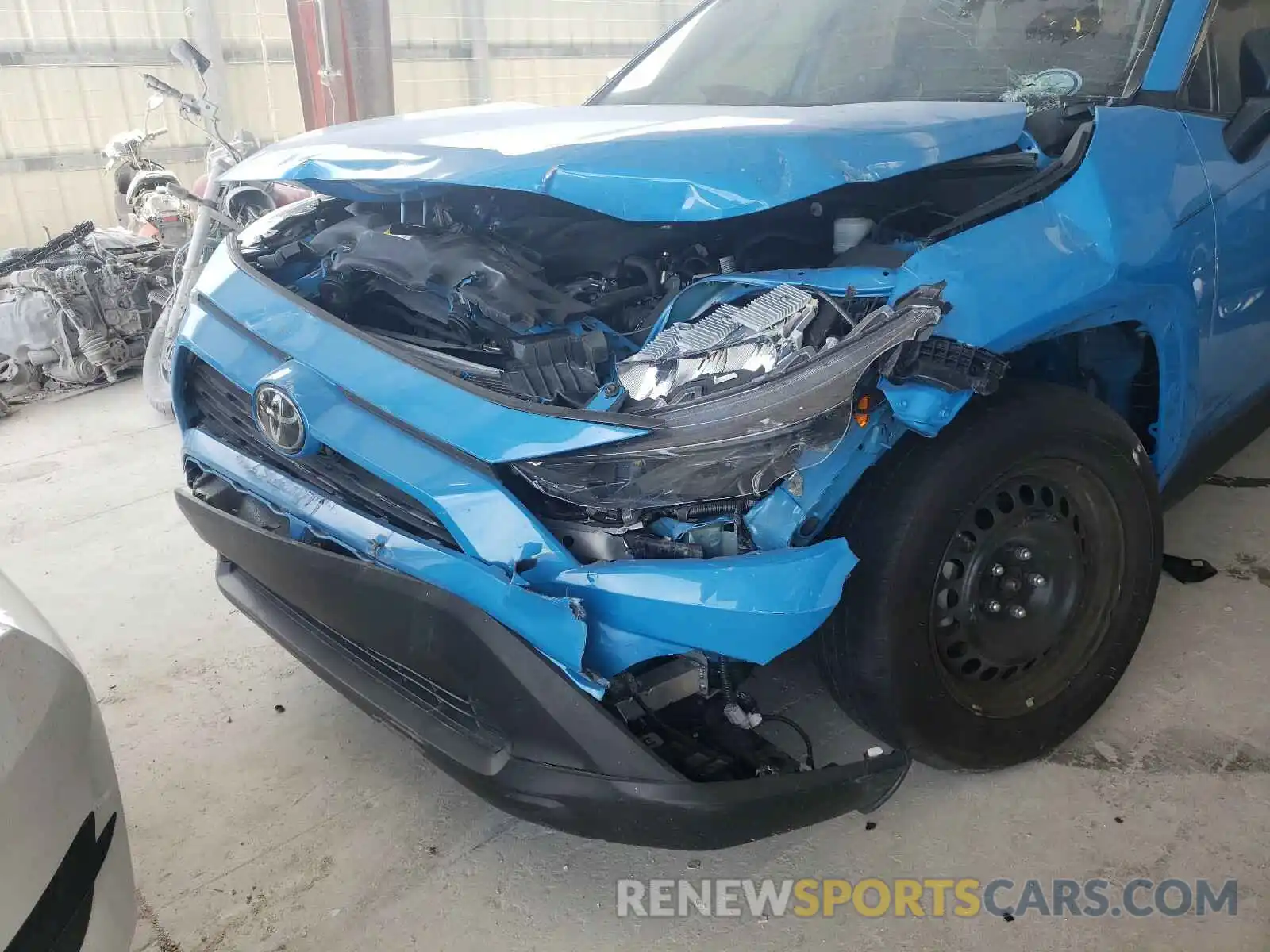 9 Photograph of a damaged car 2T3H1RFV9KW055505 TOYOTA RAV4 2019