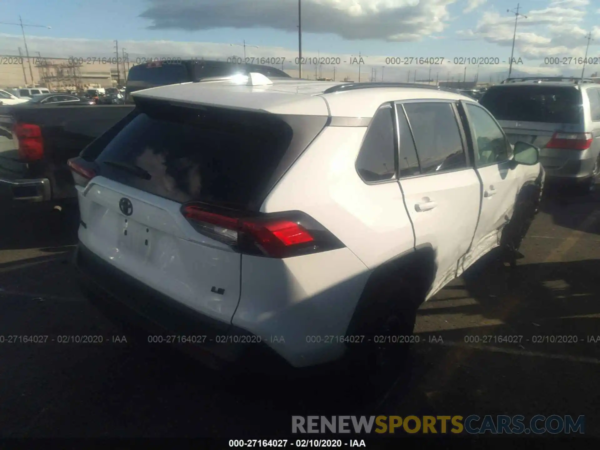 4 Photograph of a damaged car 2T3H1RFVXKC004905 TOYOTA RAV4 2019