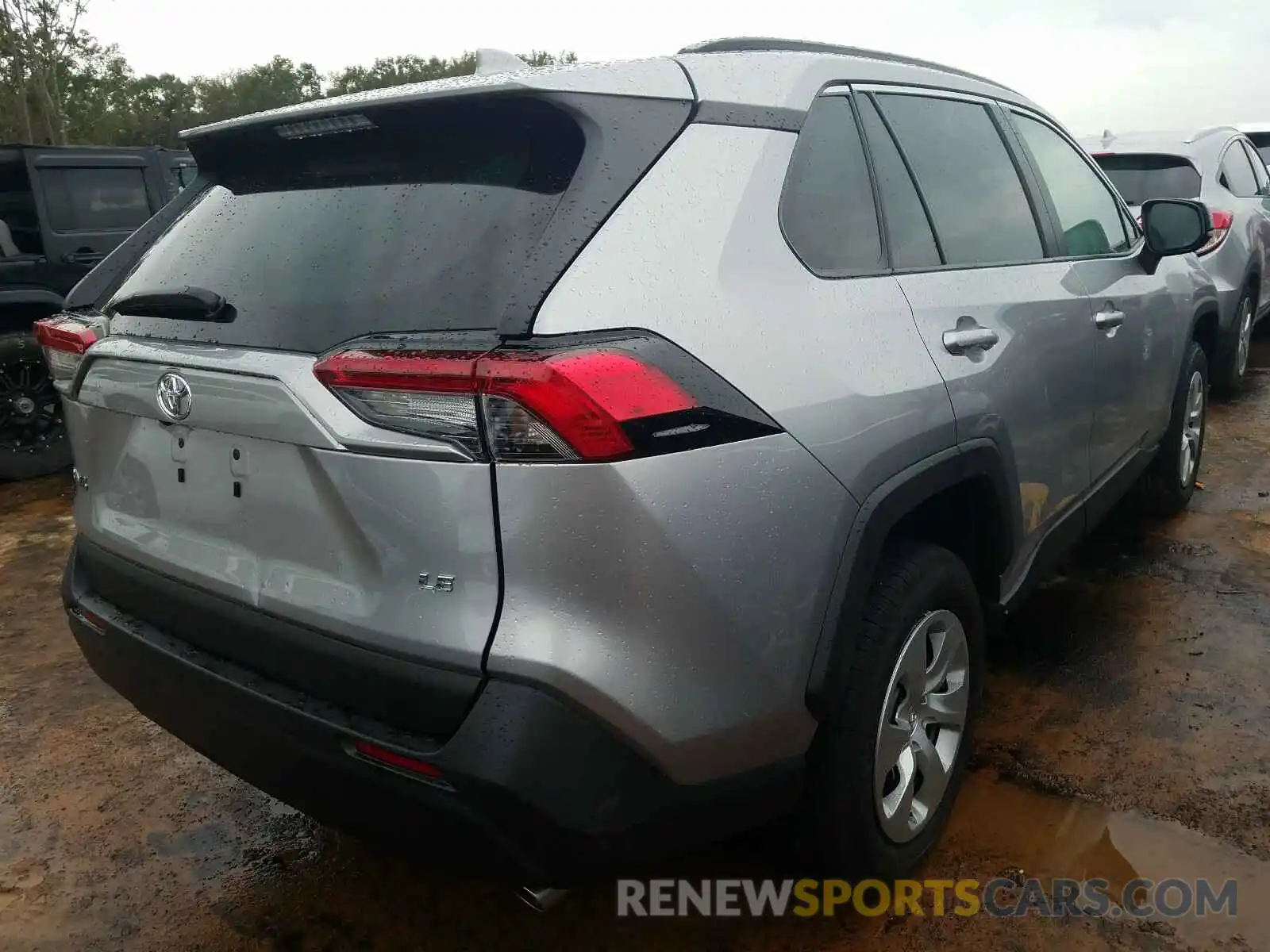 4 Photograph of a damaged car 2T3H1RFVXKC013684 TOYOTA RAV4 2019