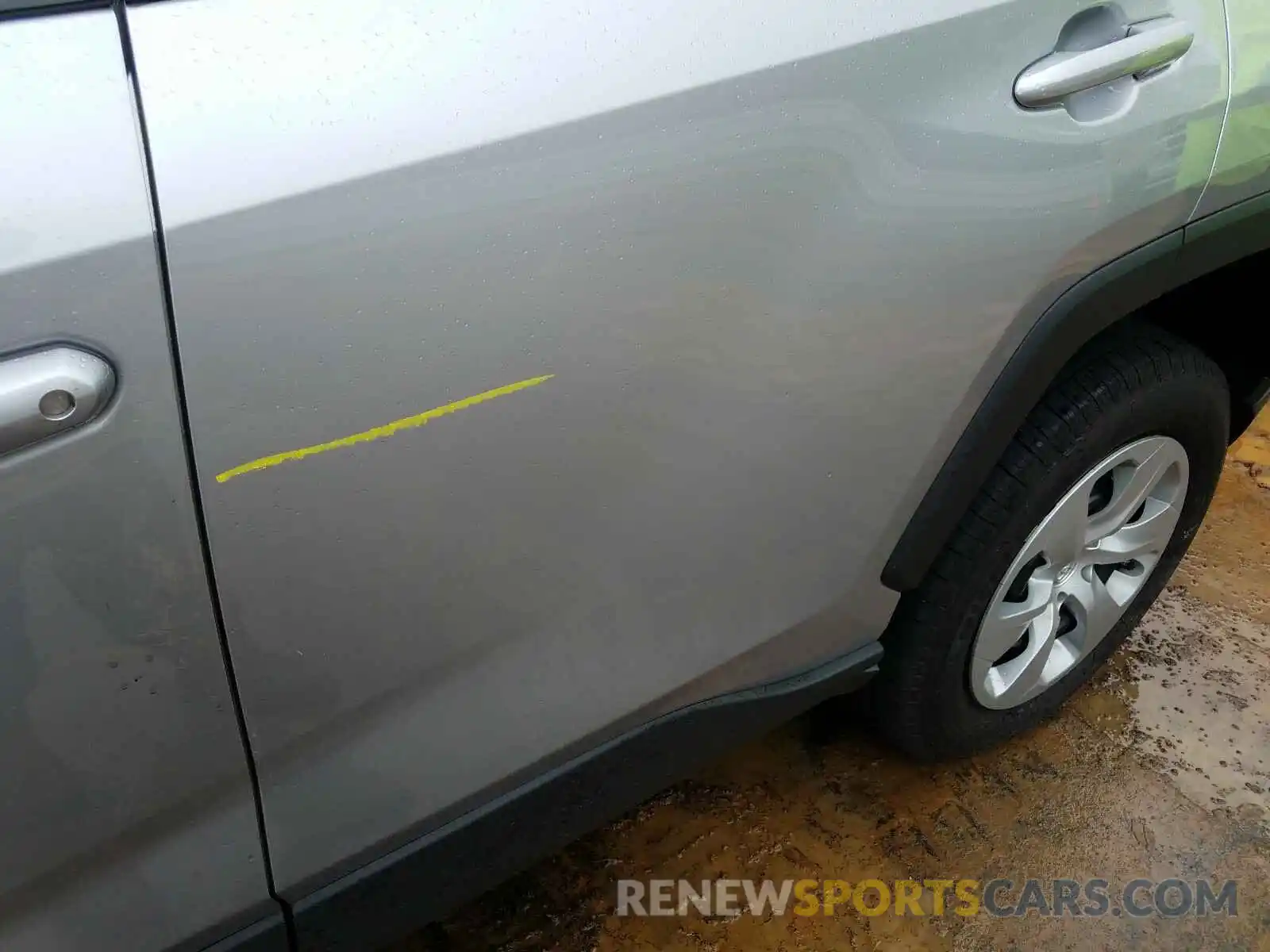 9 Photograph of a damaged car 2T3H1RFVXKC013684 TOYOTA RAV4 2019