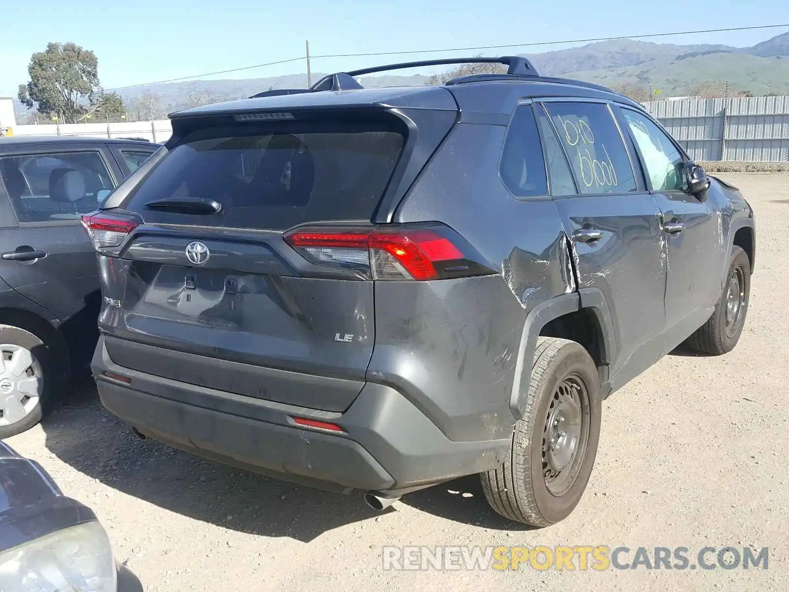 4 Photograph of a damaged car 2T3H1RFVXKC018870 TOYOTA RAV4 2019