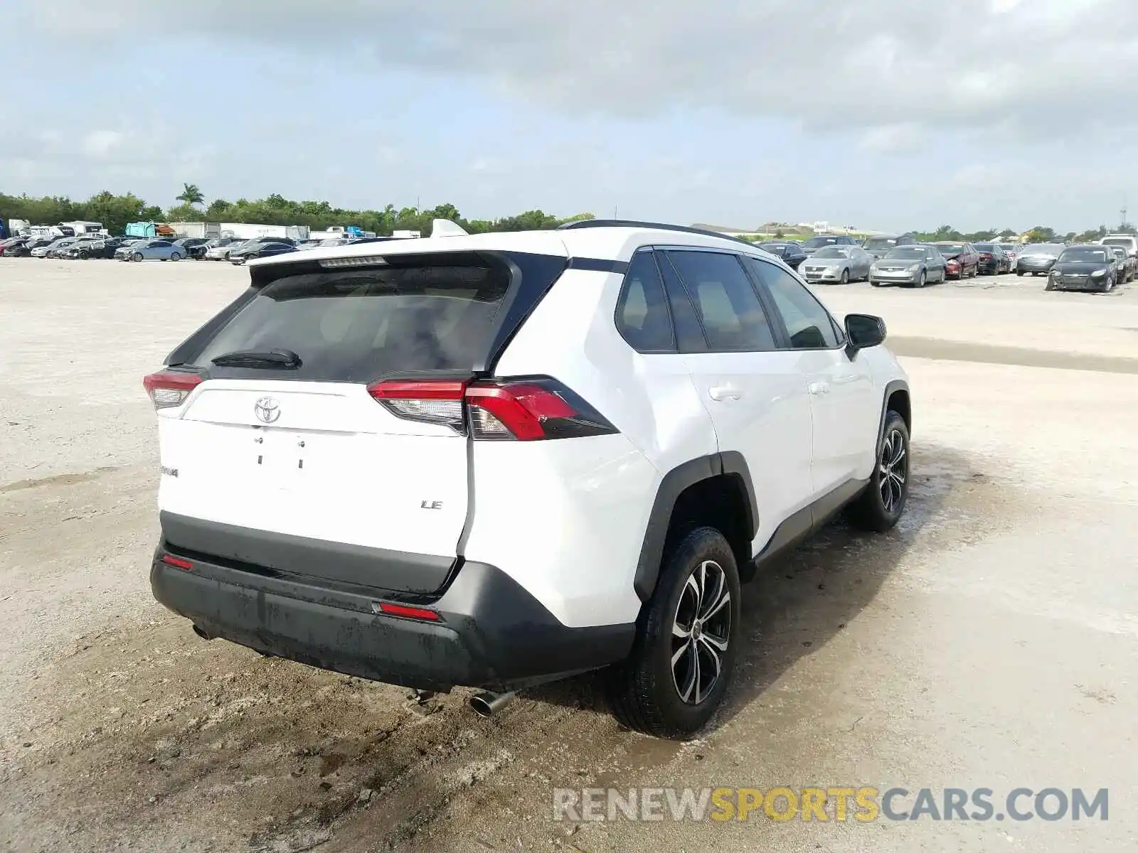 4 Photograph of a damaged car 2T3H1RFVXKC019114 TOYOTA RAV4 2019