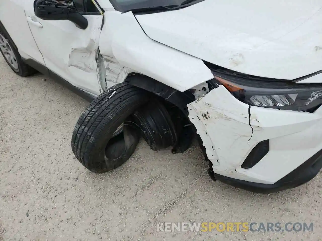 9 Photograph of a damaged car 2T3H1RFVXKC023096 TOYOTA RAV4 2019