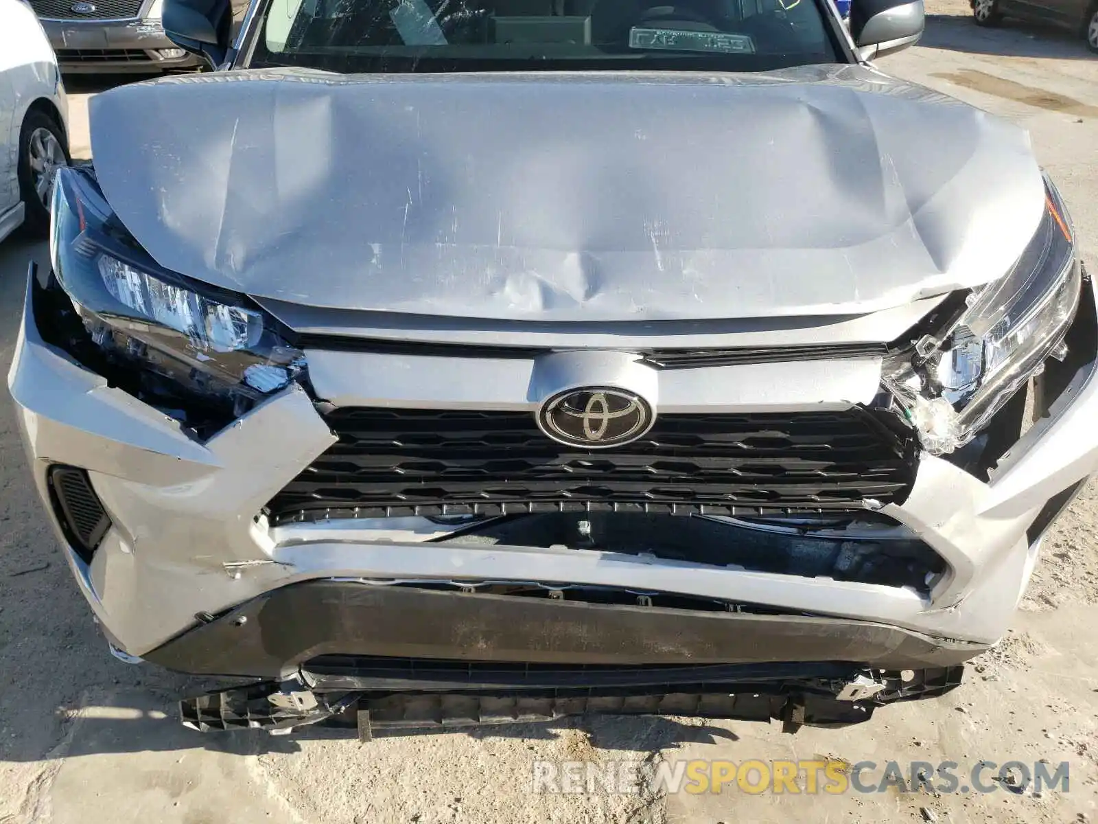 9 Photograph of a damaged car 2T3H1RFVXKC025477 TOYOTA RAV4 2019