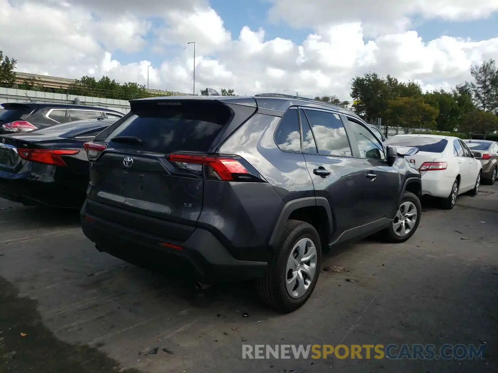 4 Photograph of a damaged car 2T3H1RFVXKC030260 TOYOTA RAV4 2019