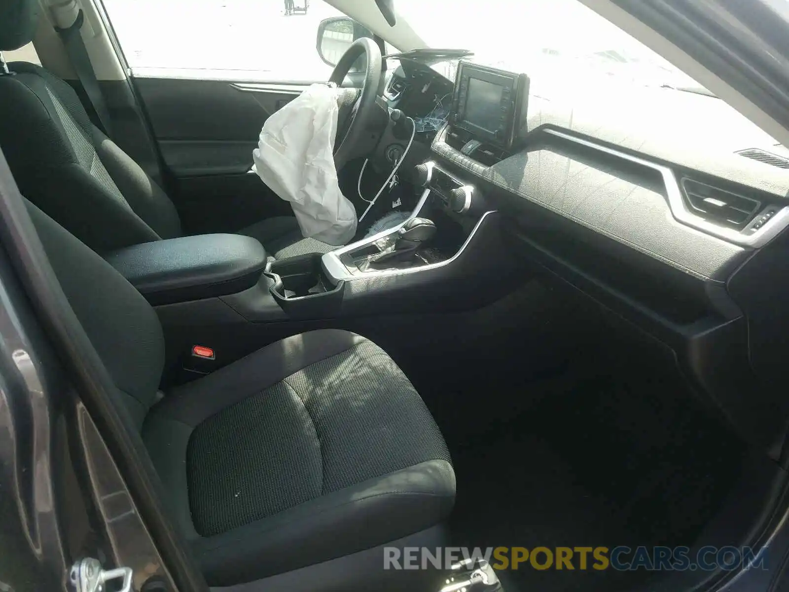 5 Photograph of a damaged car 2T3H1RFVXKW003641 TOYOTA RAV4 2019