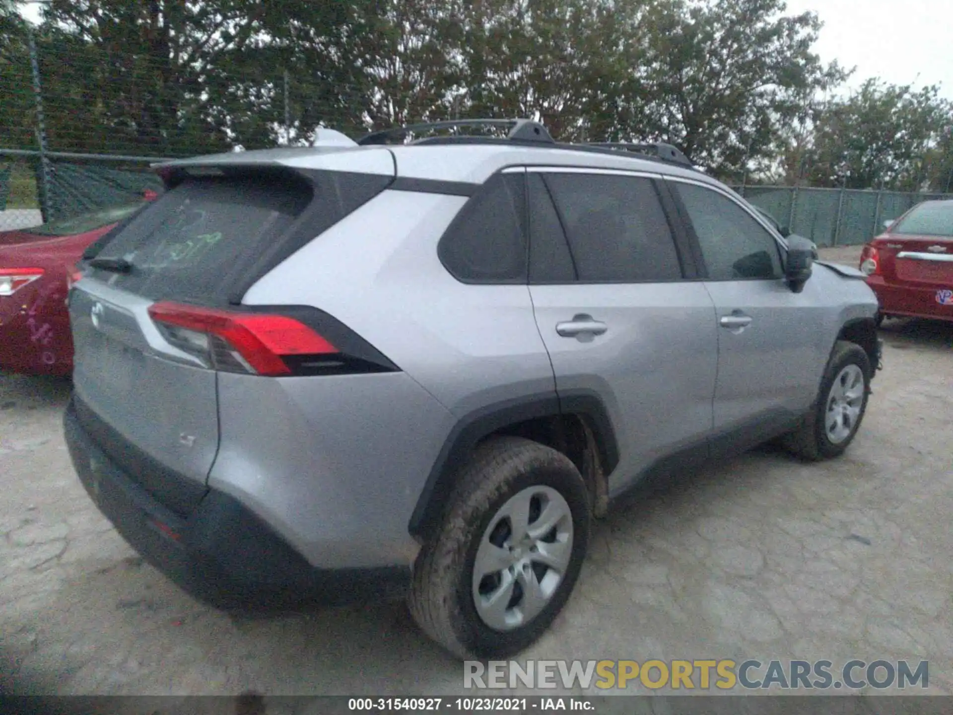 4 Photograph of a damaged car 2T3H1RFVXKW013683 TOYOTA RAV4 2019