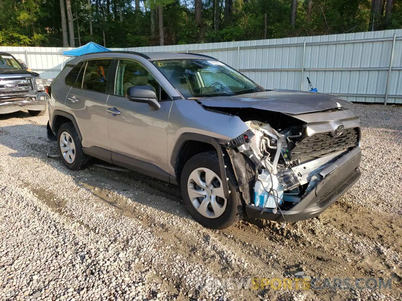 1 Photograph of a damaged car 2T3H1RFVXKW021704 TOYOTA RAV4 2019