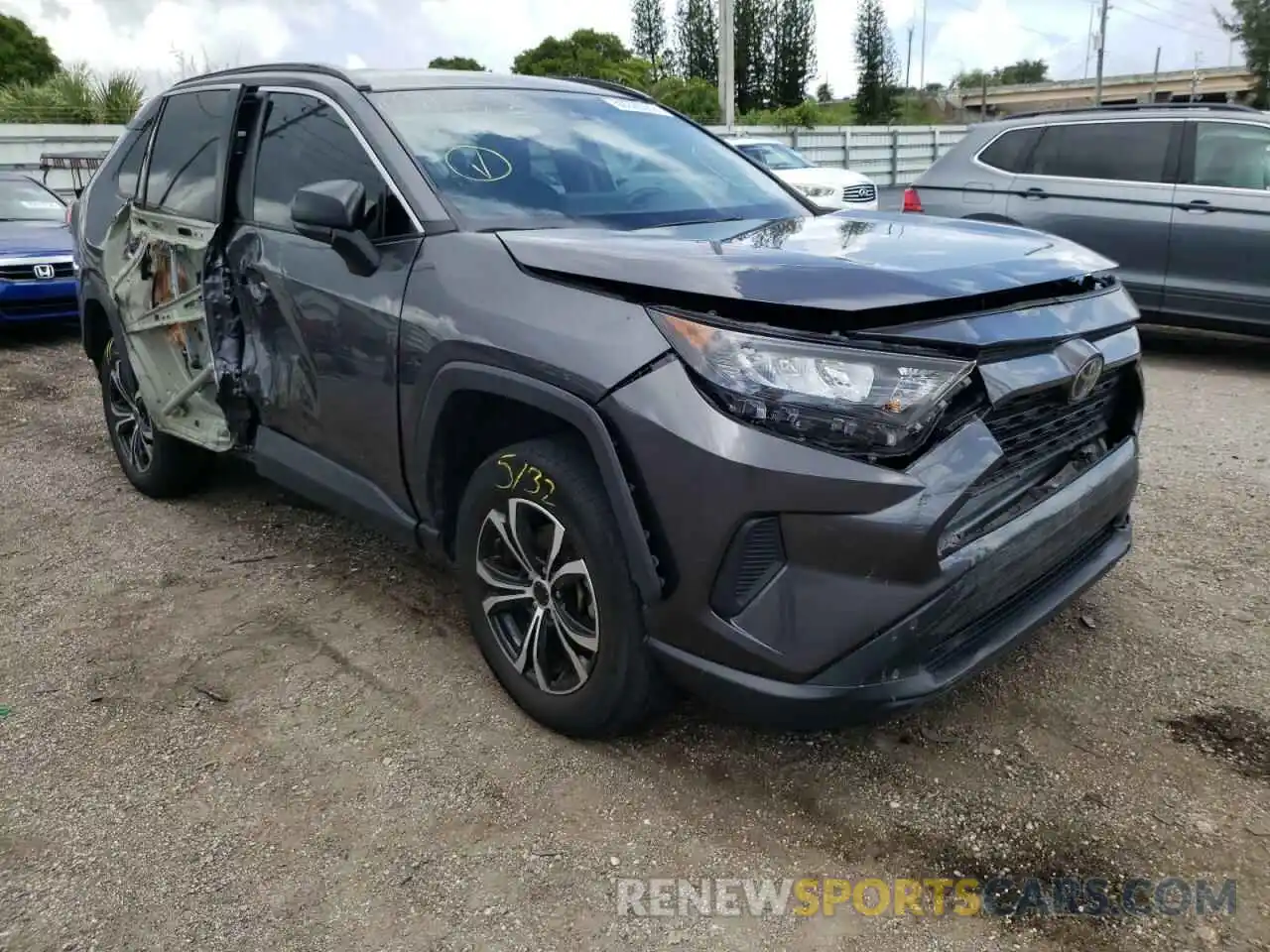 1 Photograph of a damaged car 2T3H1RFVXKW031245 TOYOTA RAV4 2019