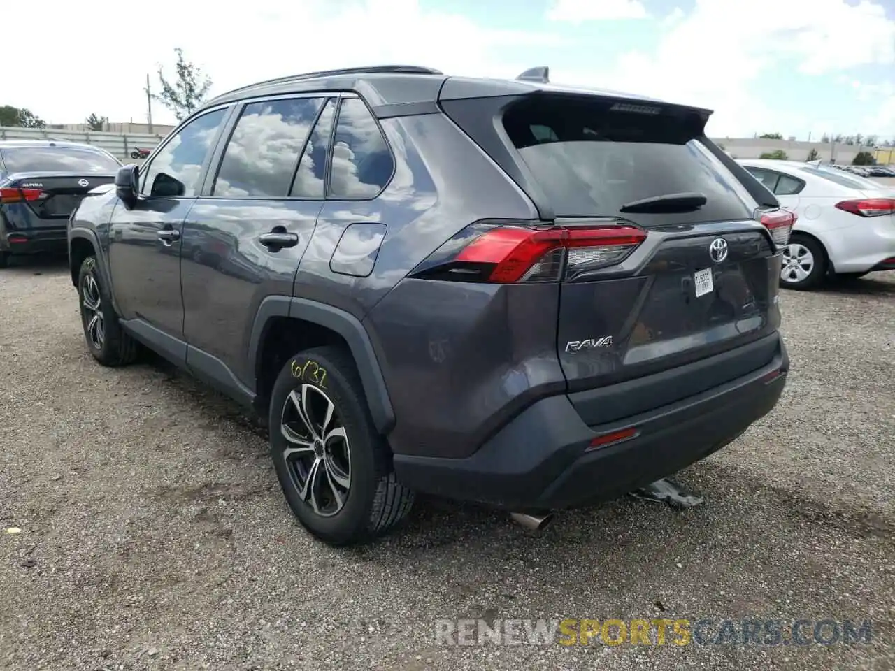 3 Photograph of a damaged car 2T3H1RFVXKW031245 TOYOTA RAV4 2019