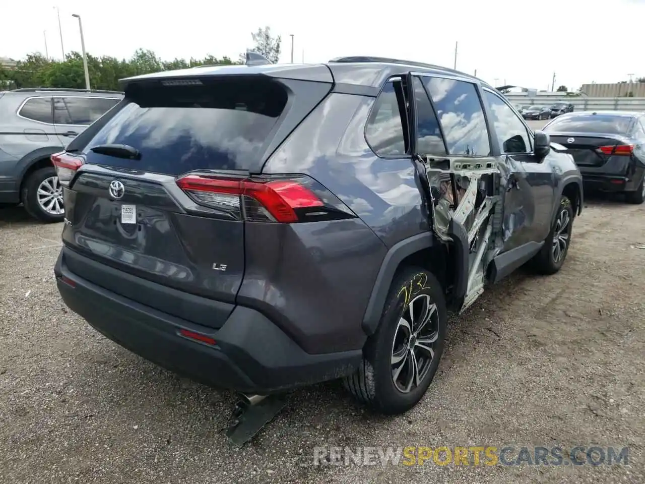 4 Photograph of a damaged car 2T3H1RFVXKW031245 TOYOTA RAV4 2019