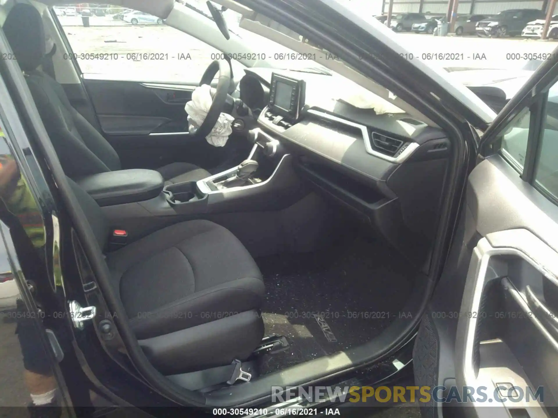 5 Photograph of a damaged car 2T3H1RFVXKW033500 TOYOTA RAV4 2019