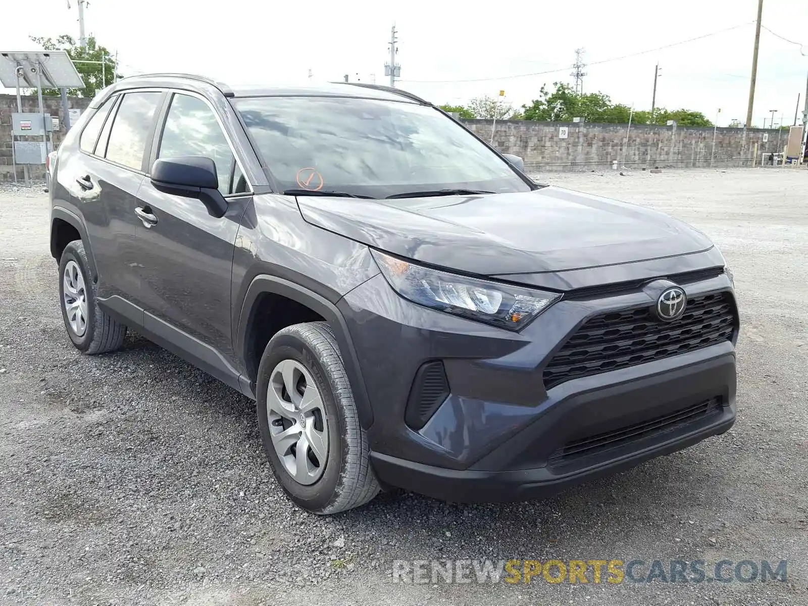 1 Photograph of a damaged car 2T3H1RFVXKW033884 TOYOTA RAV4 2019