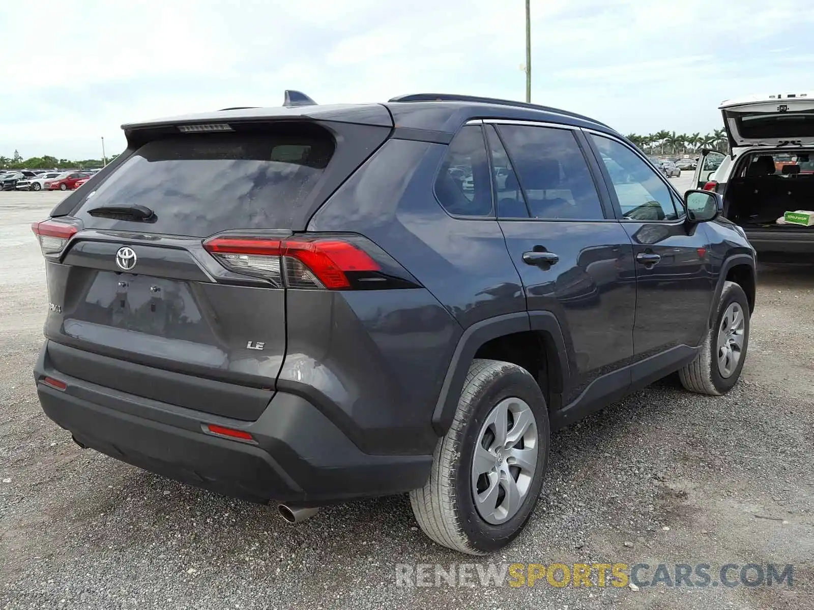 4 Photograph of a damaged car 2T3H1RFVXKW033884 TOYOTA RAV4 2019