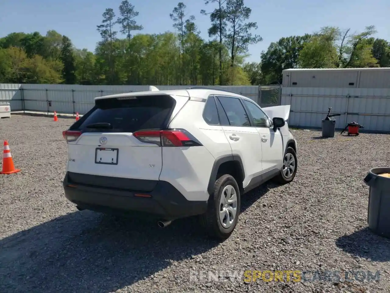 4 Photograph of a damaged car 2T3H1RFVXKW035957 TOYOTA RAV4 2019