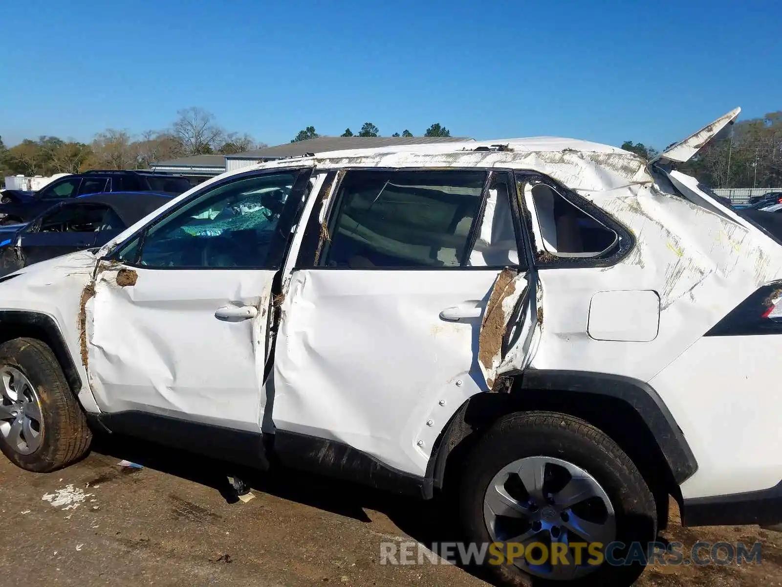 9 Photograph of a damaged car 2T3H1RFVXKW039183 TOYOTA RAV4 2019