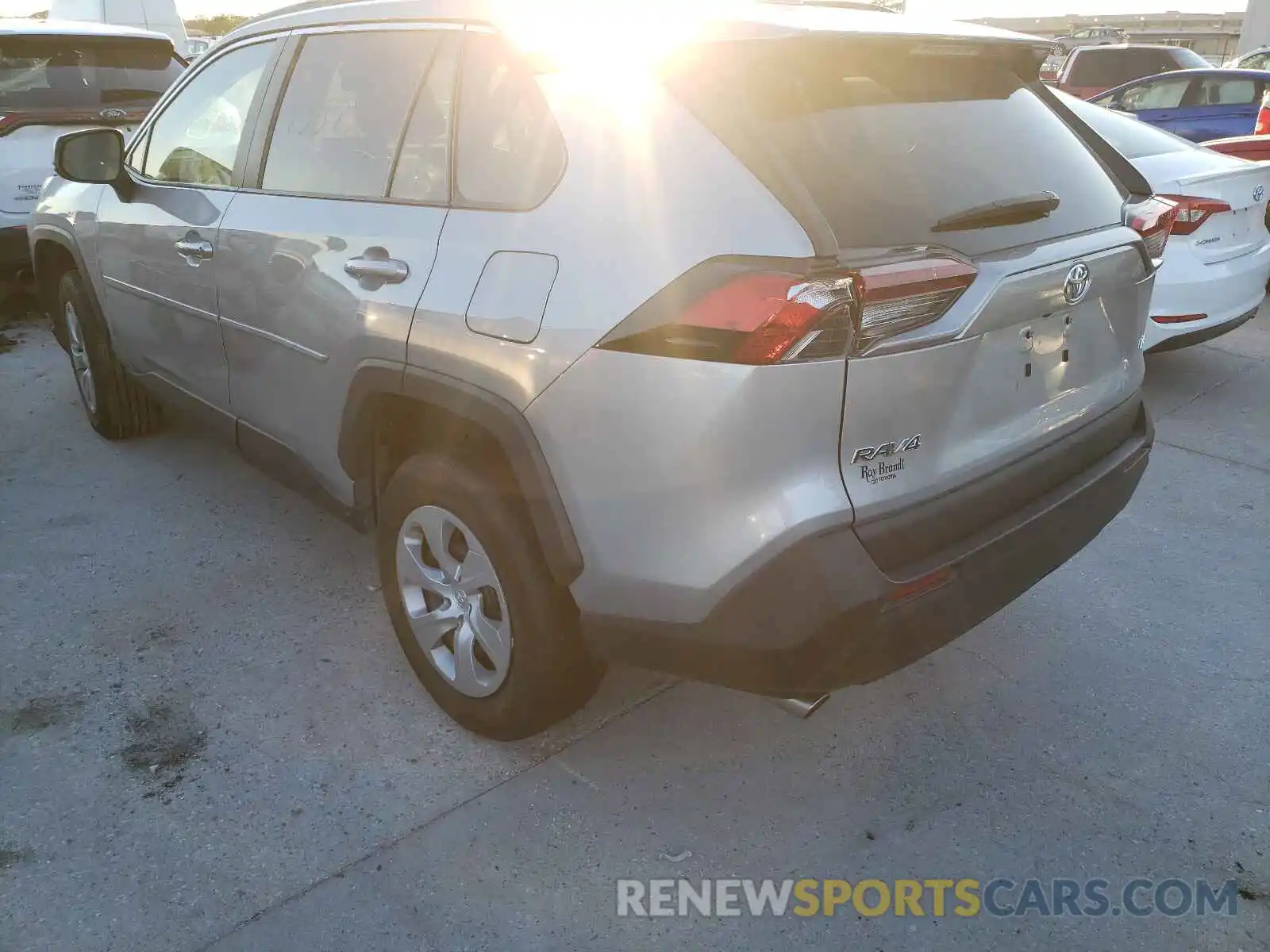 3 Photograph of a damaged car 2T3H1RFVXKW039197 TOYOTA RAV4 2019