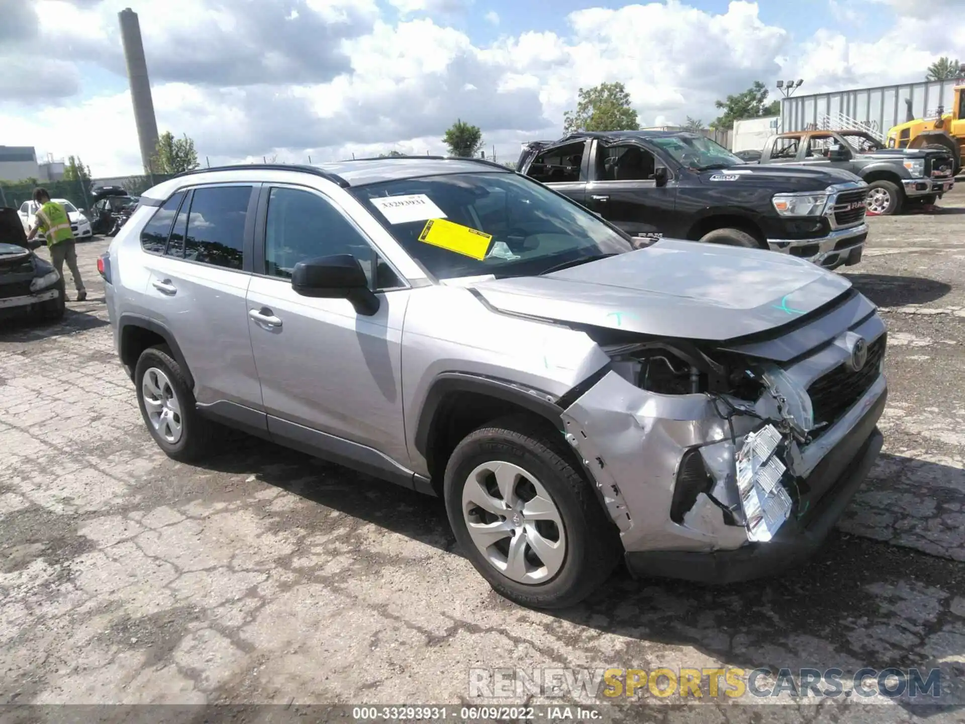 1 Photograph of a damaged car 2T3H1RFVXKW039202 TOYOTA RAV4 2019