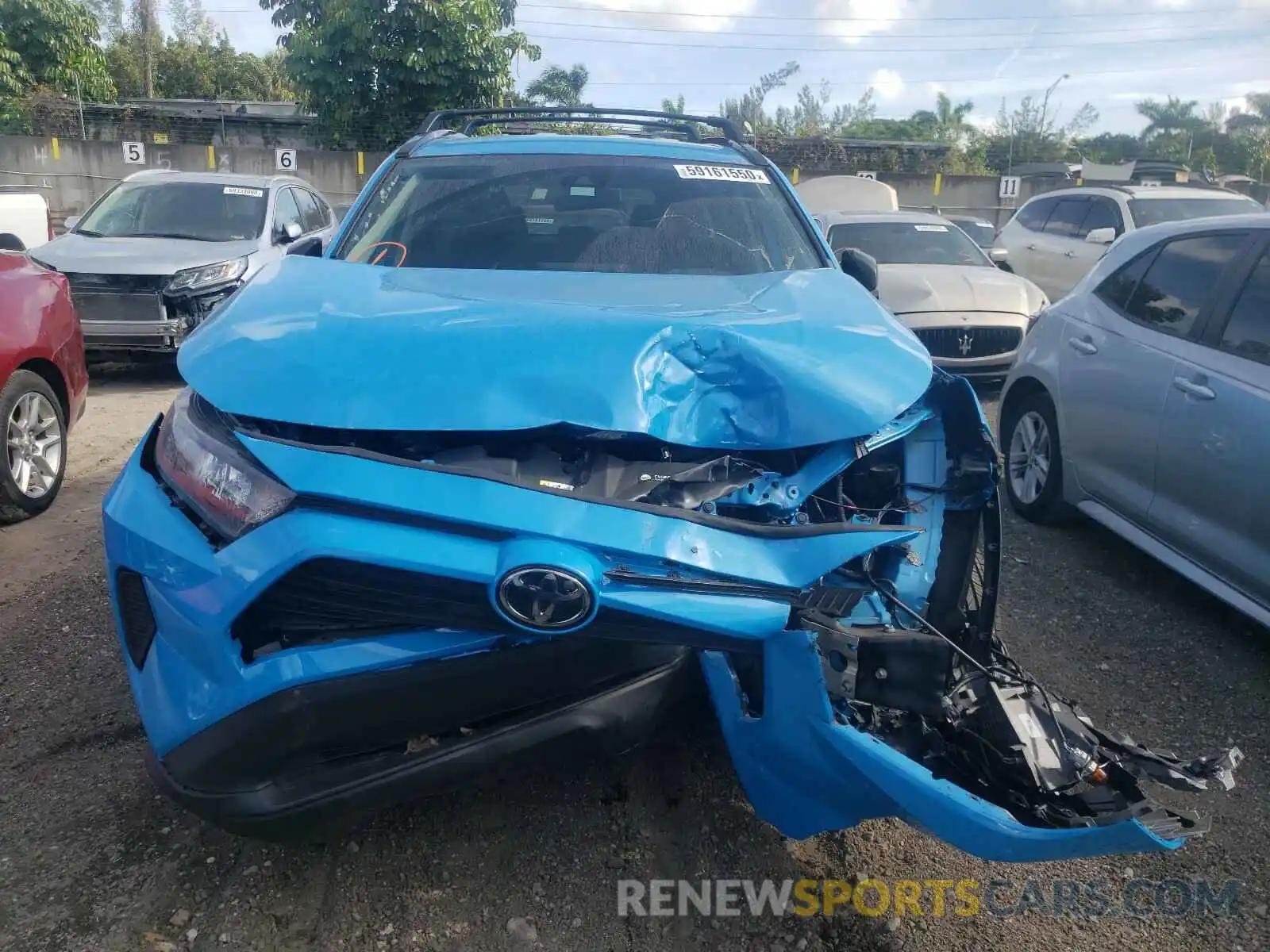 9 Photograph of a damaged car 2T3H1RFVXKW039863 TOYOTA RAV4 2019