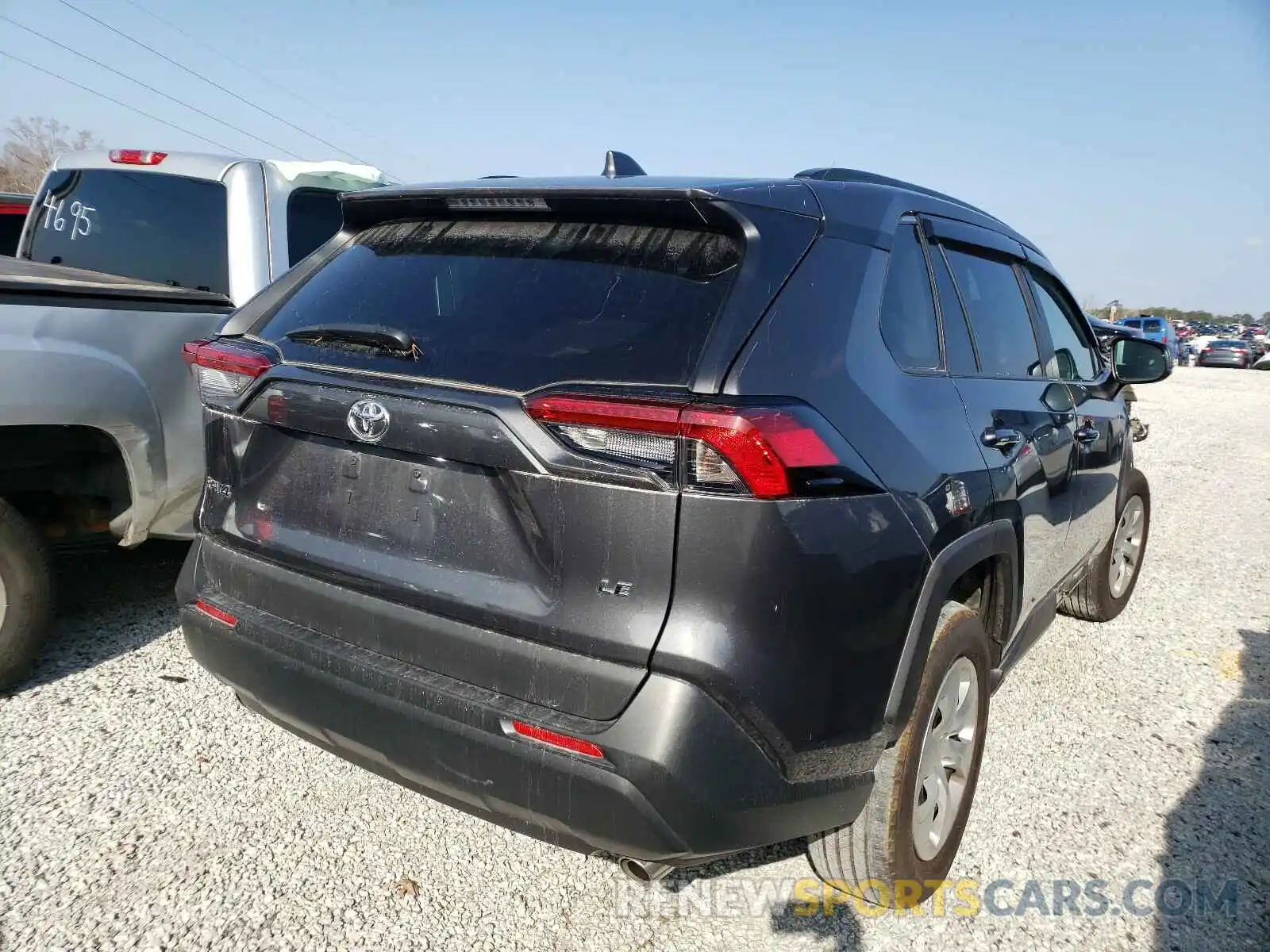 4 Photograph of a damaged car 2T3H1RFVXKW040060 TOYOTA RAV4 2019