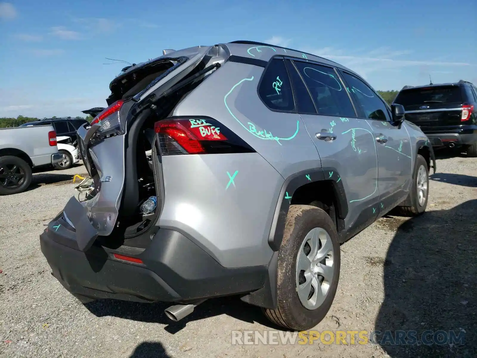 4 Photograph of a damaged car 2T3H1RFVXKW040446 TOYOTA RAV4 2019