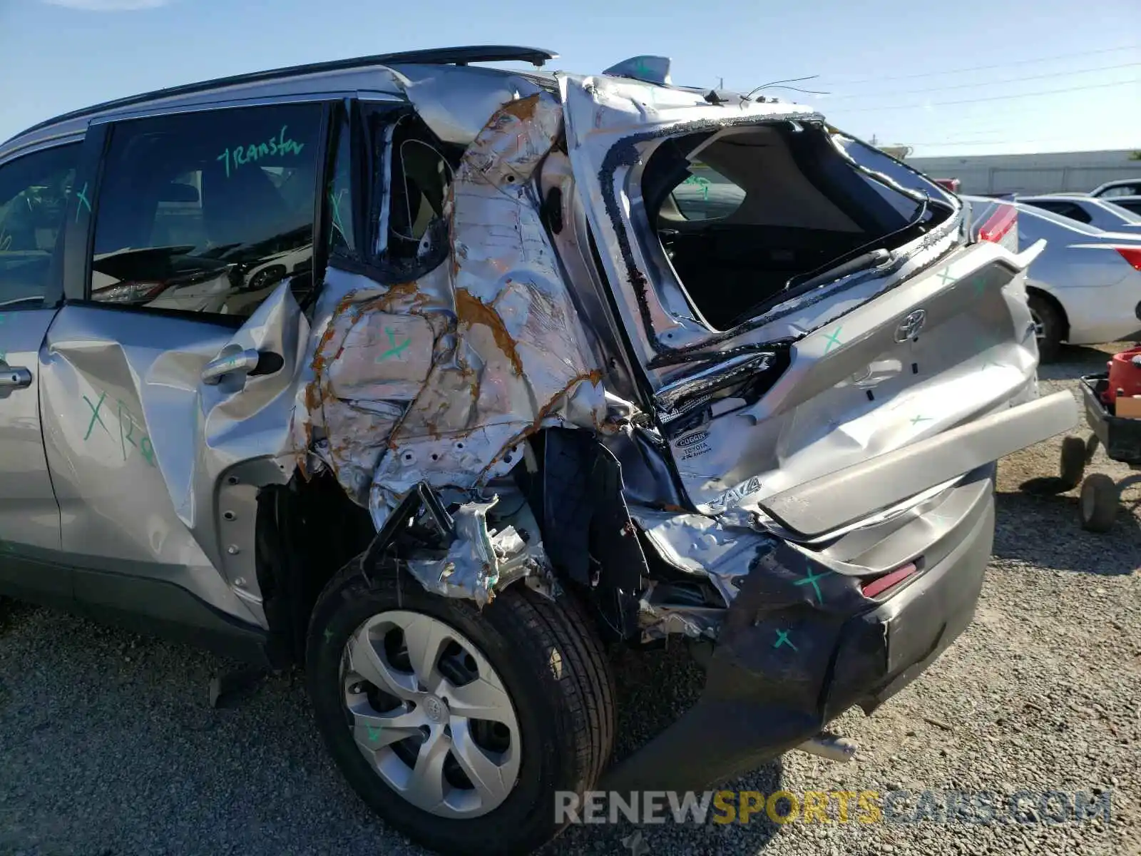 9 Photograph of a damaged car 2T3H1RFVXKW040446 TOYOTA RAV4 2019