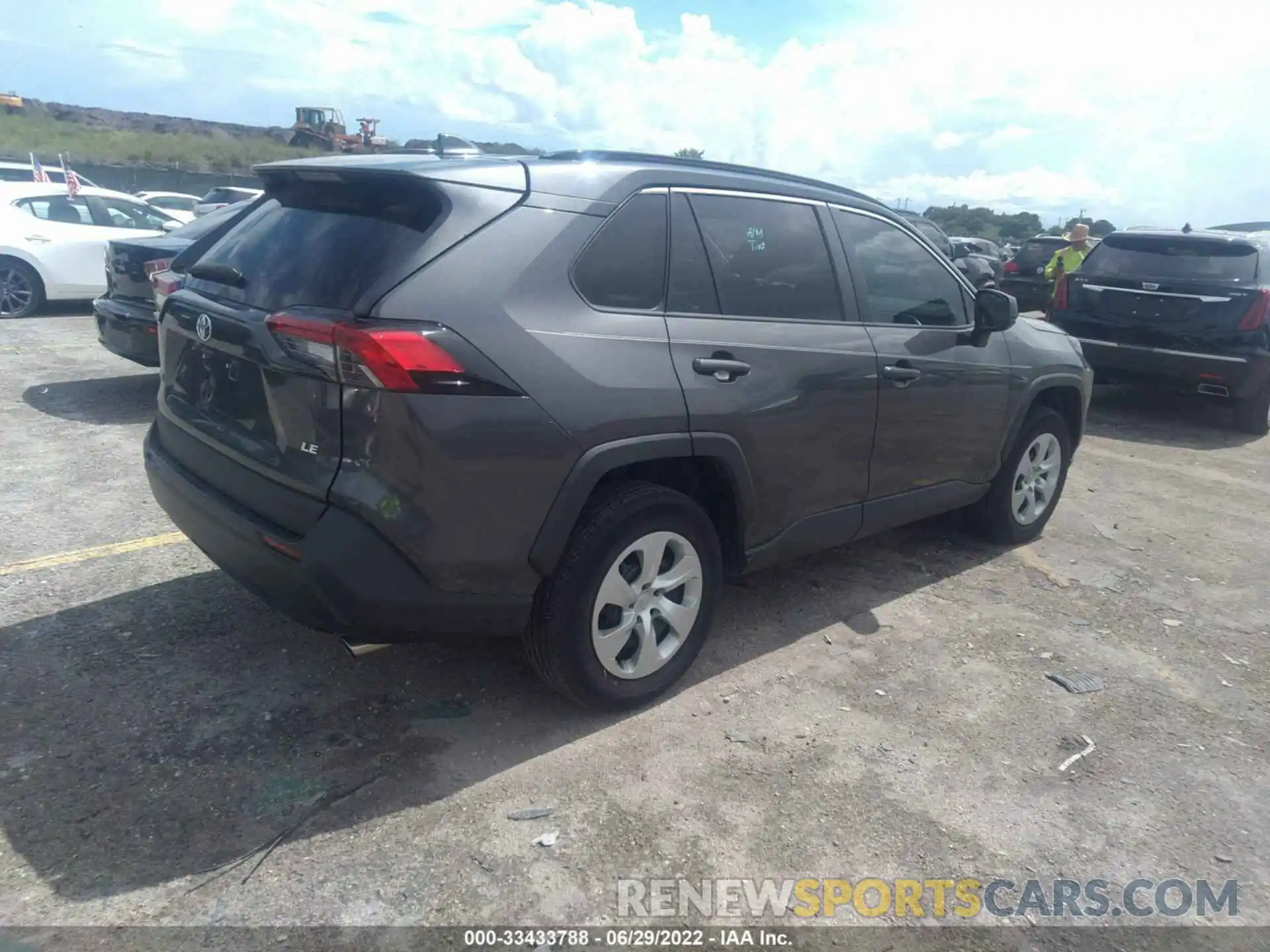 4 Photograph of a damaged car 2T3H1RFVXKW042486 TOYOTA RAV4 2019