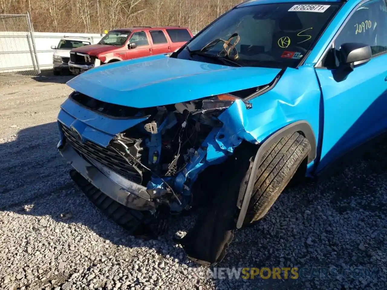 9 Photograph of a damaged car 2T3H1RFVXKW052094 TOYOTA RAV4 2019