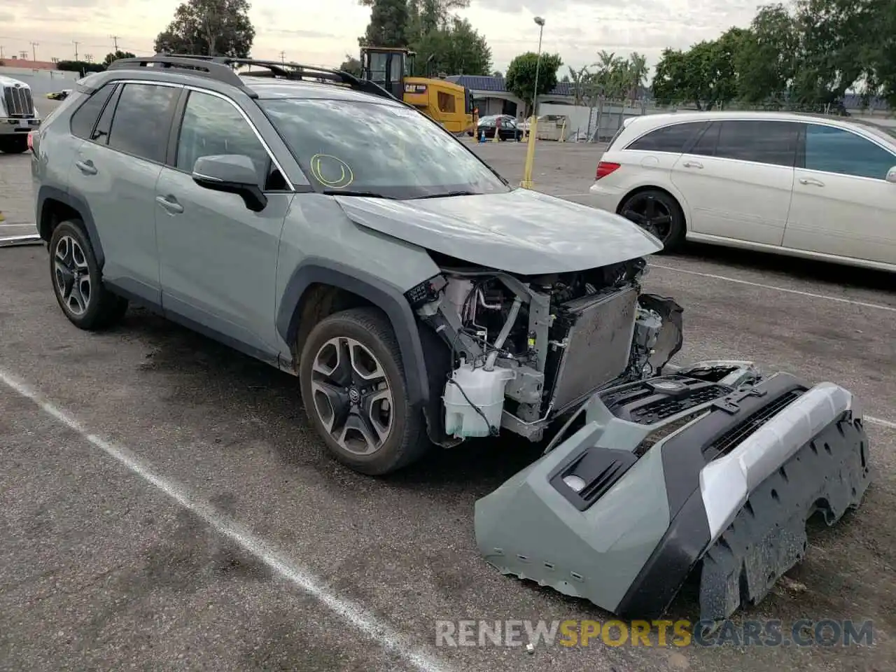 1 Photograph of a damaged car 2T3J1RFV0KW007781 TOYOTA RAV4 2019