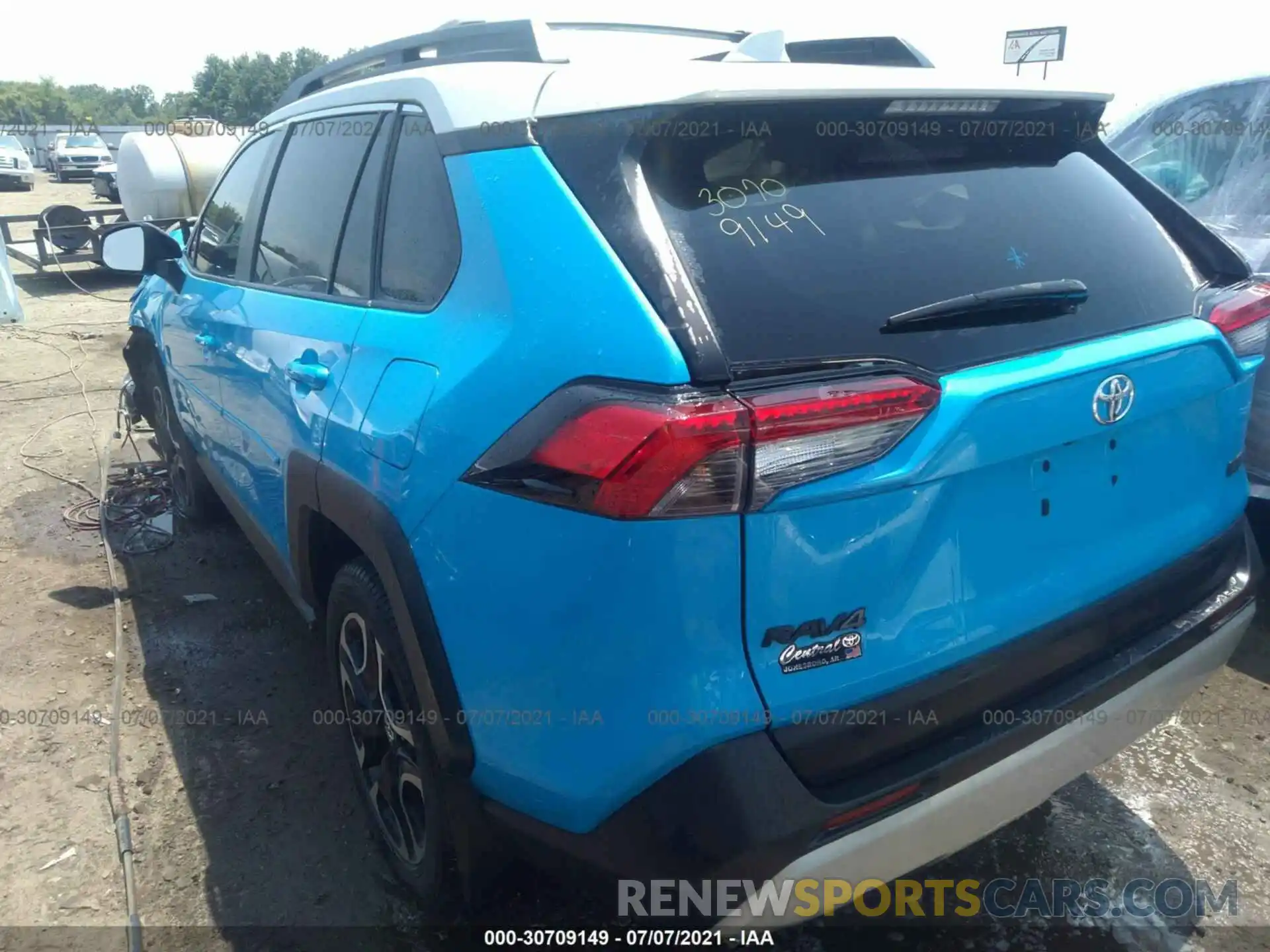 3 Photograph of a damaged car 2T3J1RFV0KW035631 TOYOTA RAV4 2019