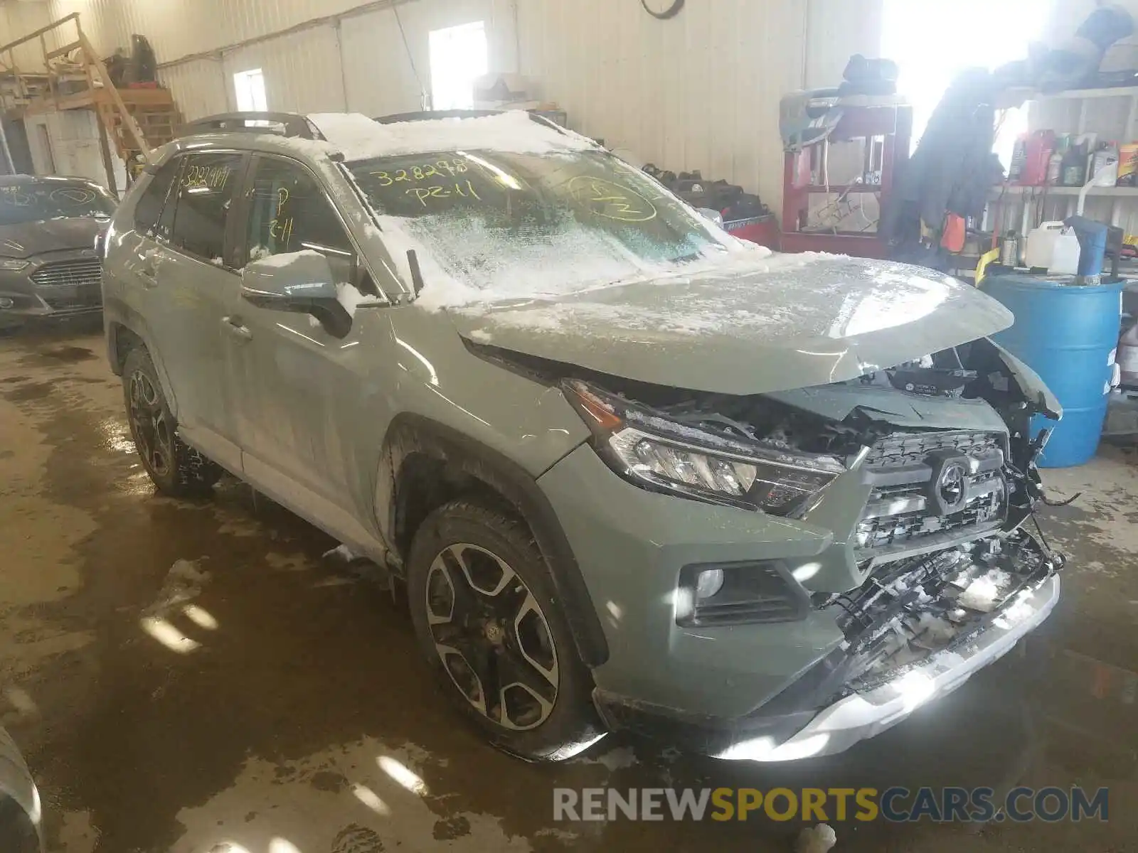 1 Photograph of a damaged car 2T3J1RFV0KW039467 TOYOTA RAV4 2019