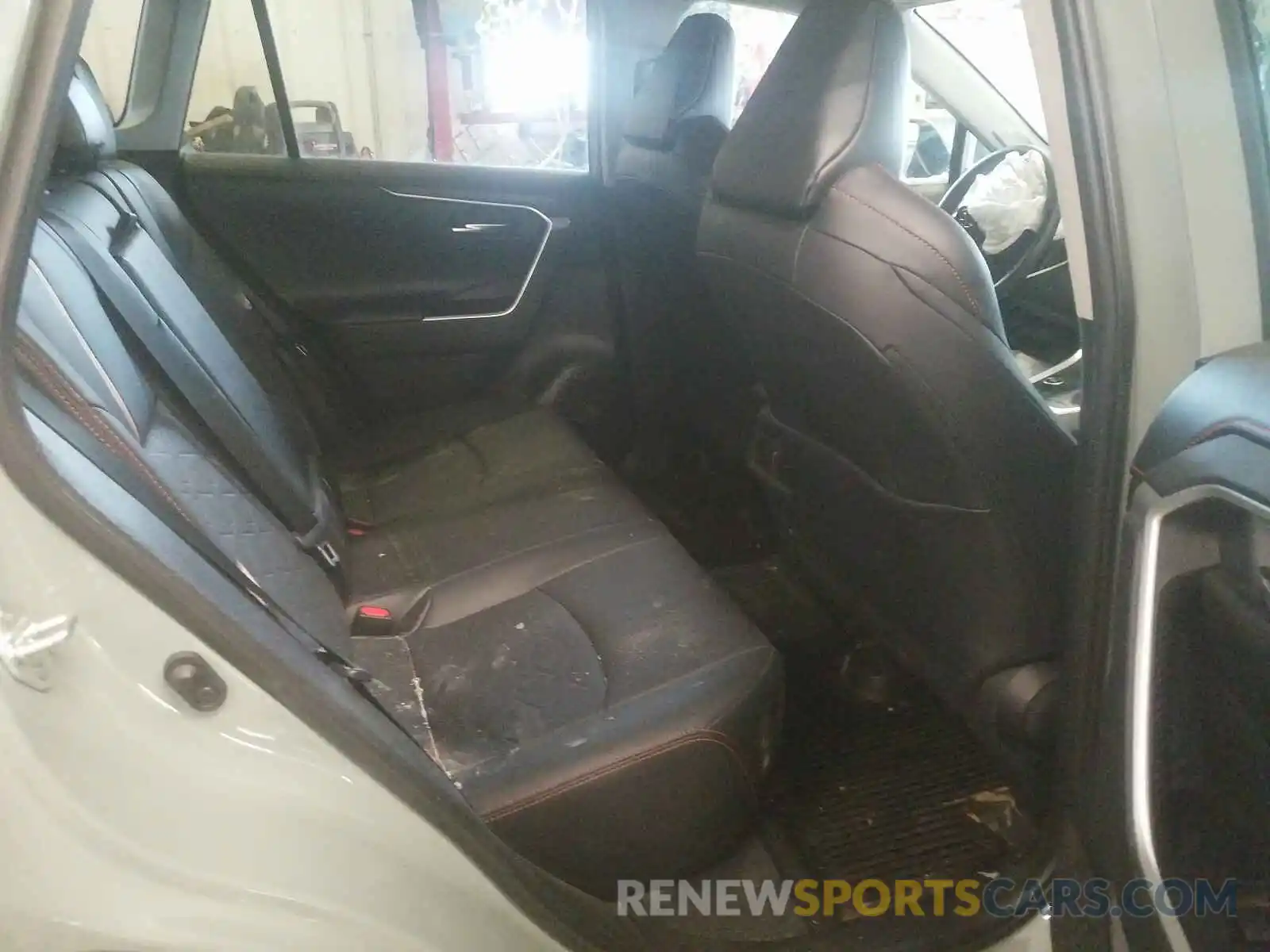 6 Photograph of a damaged car 2T3J1RFV0KW039467 TOYOTA RAV4 2019