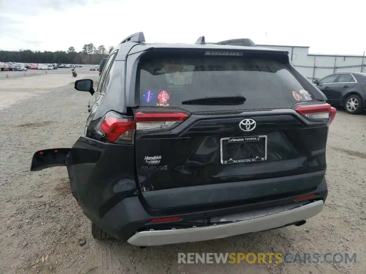 9 Photograph of a damaged car 2T3J1RFV1KW050414 TOYOTA RAV4 2019