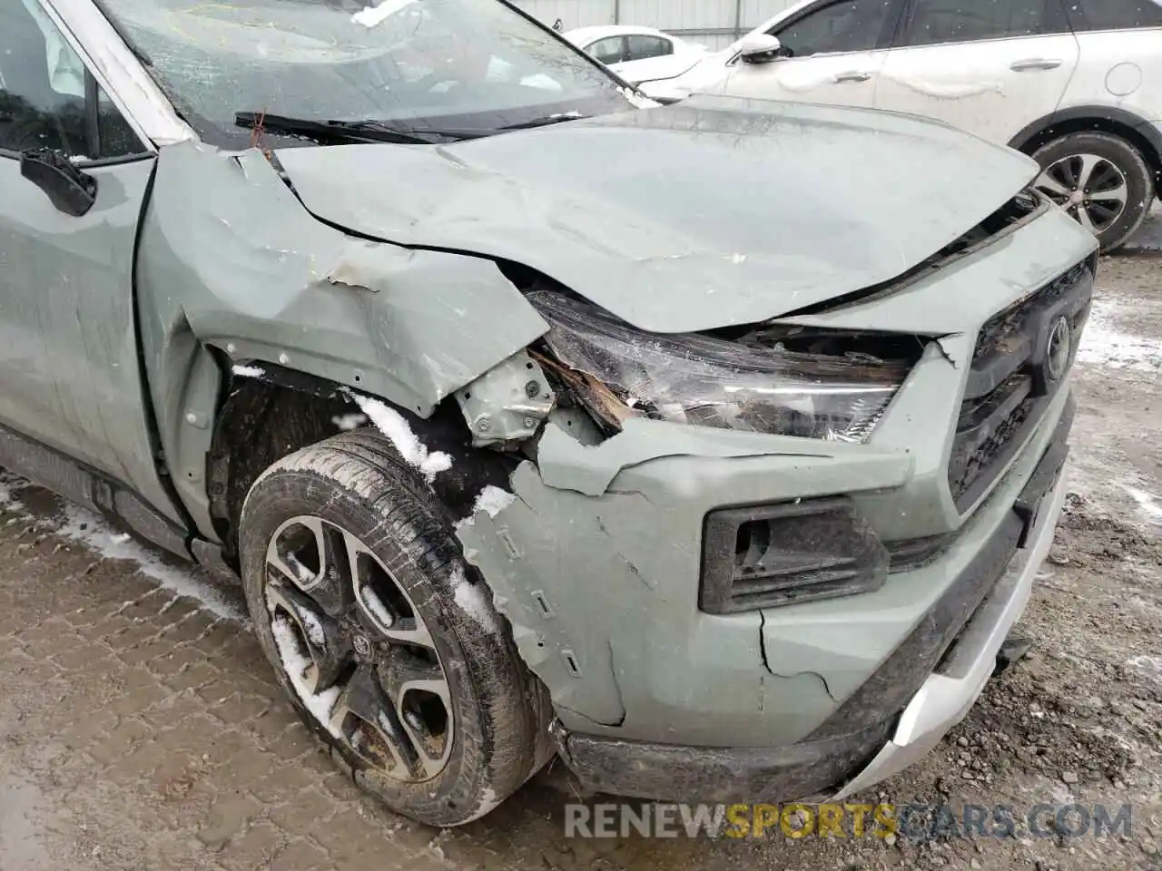 9 Photograph of a damaged car 2T3J1RFV1KW052812 TOYOTA RAV4 2019