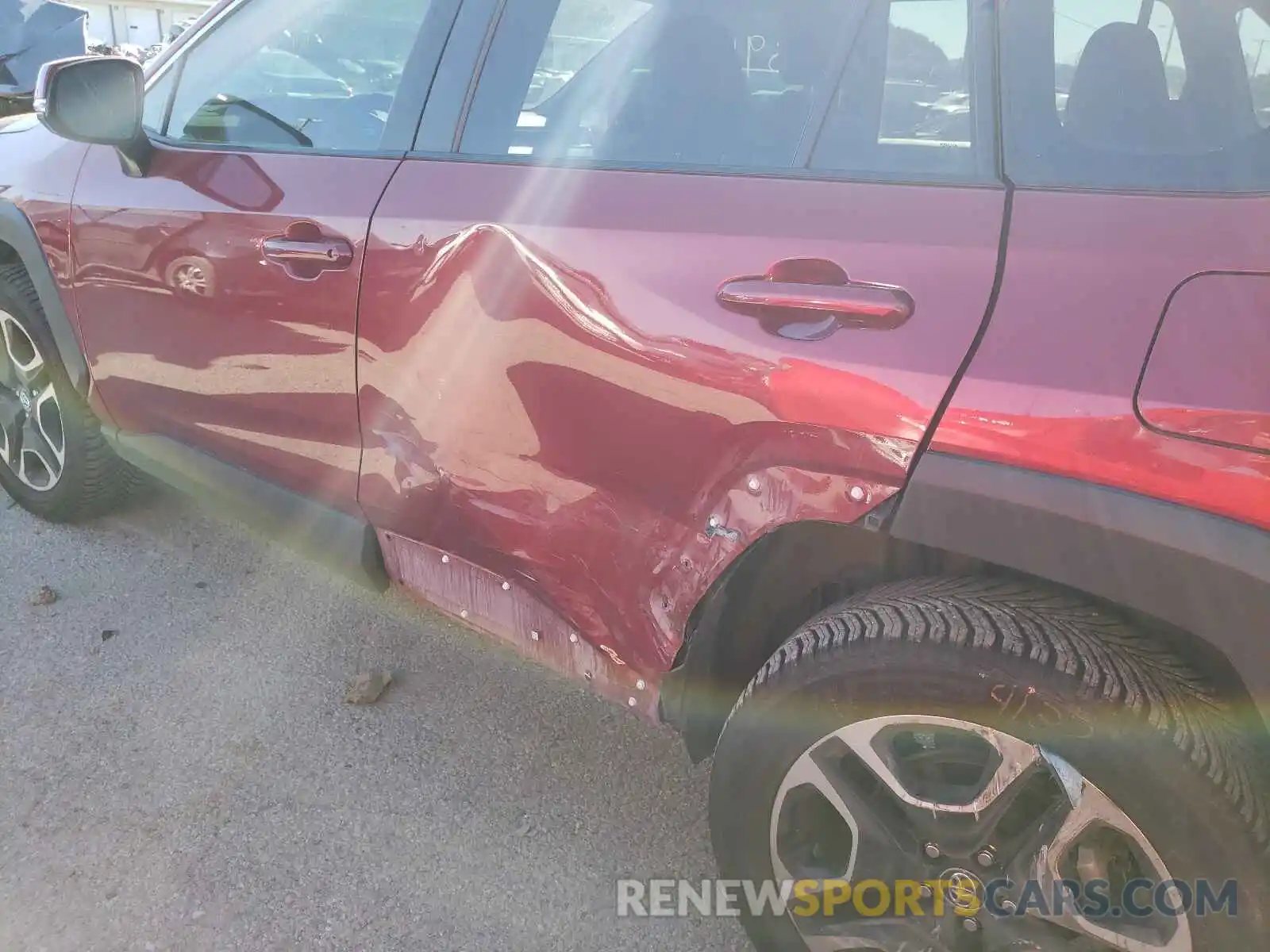 9 Photograph of a damaged car 2T3J1RFV2KW001626 TOYOTA RAV4 2019