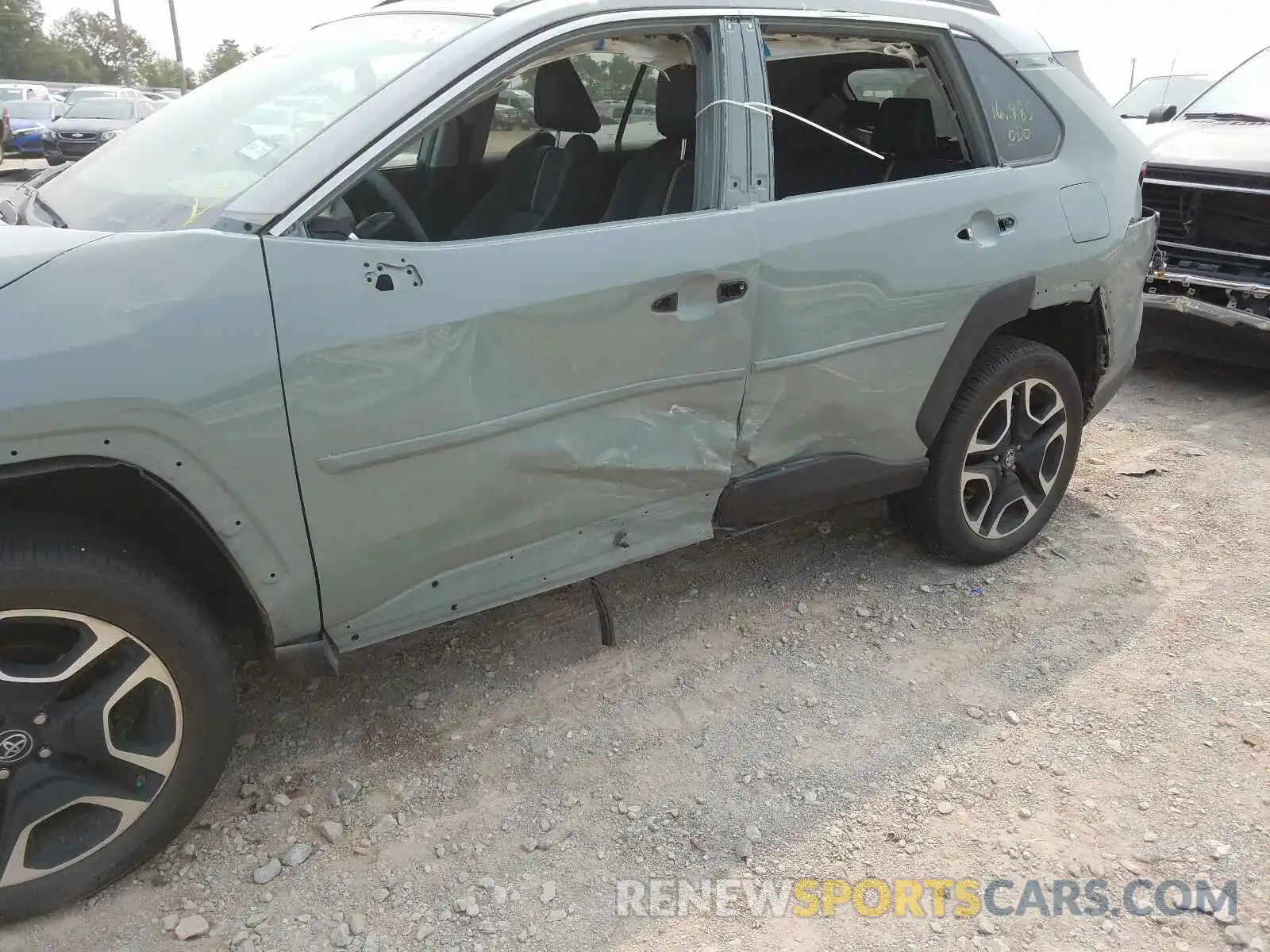 9 Photograph of a damaged car 2T3J1RFV2KW015722 TOYOTA RAV4 2019