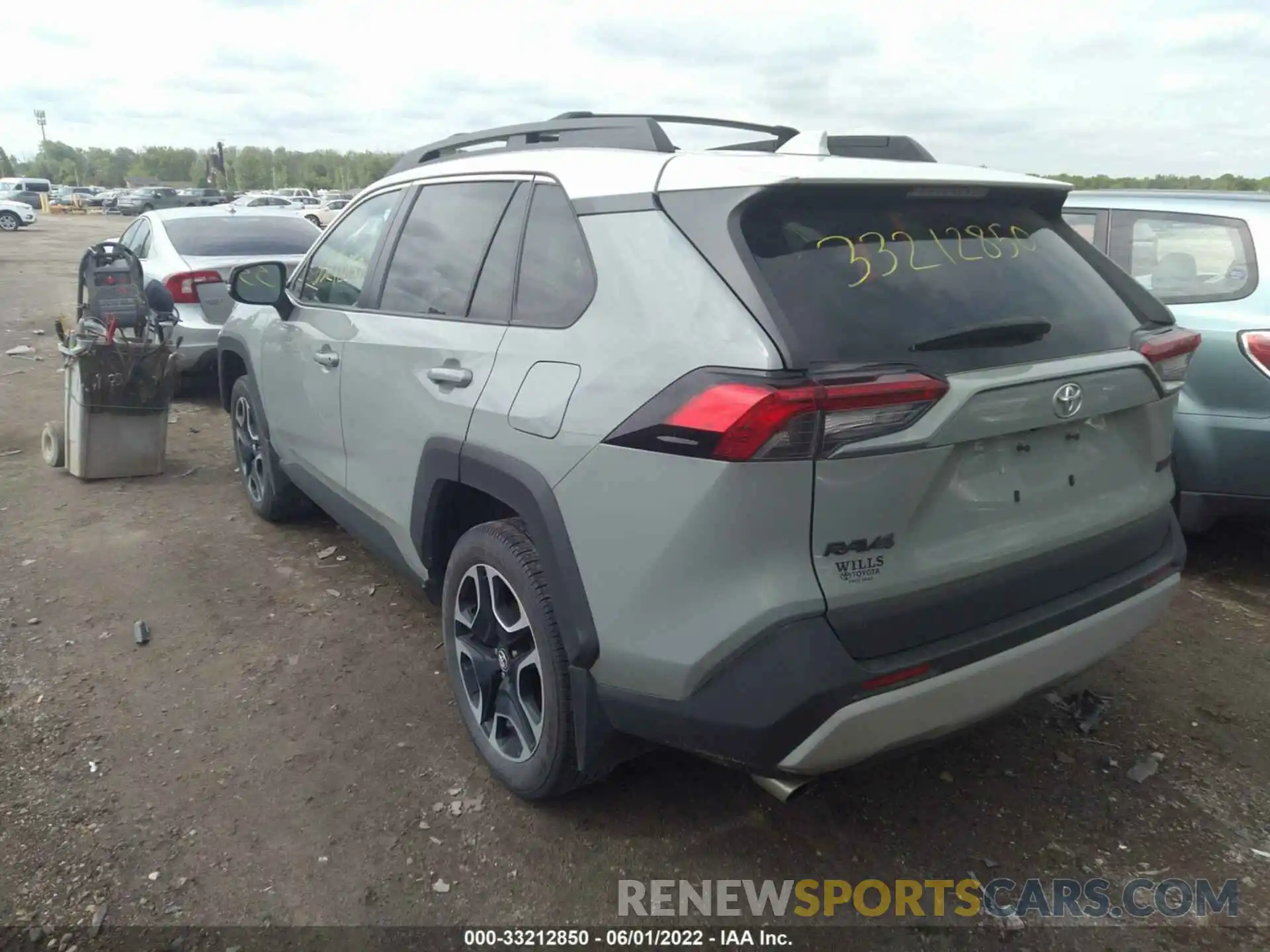 3 Photograph of a damaged car 2T3J1RFV2KW038725 TOYOTA RAV4 2019