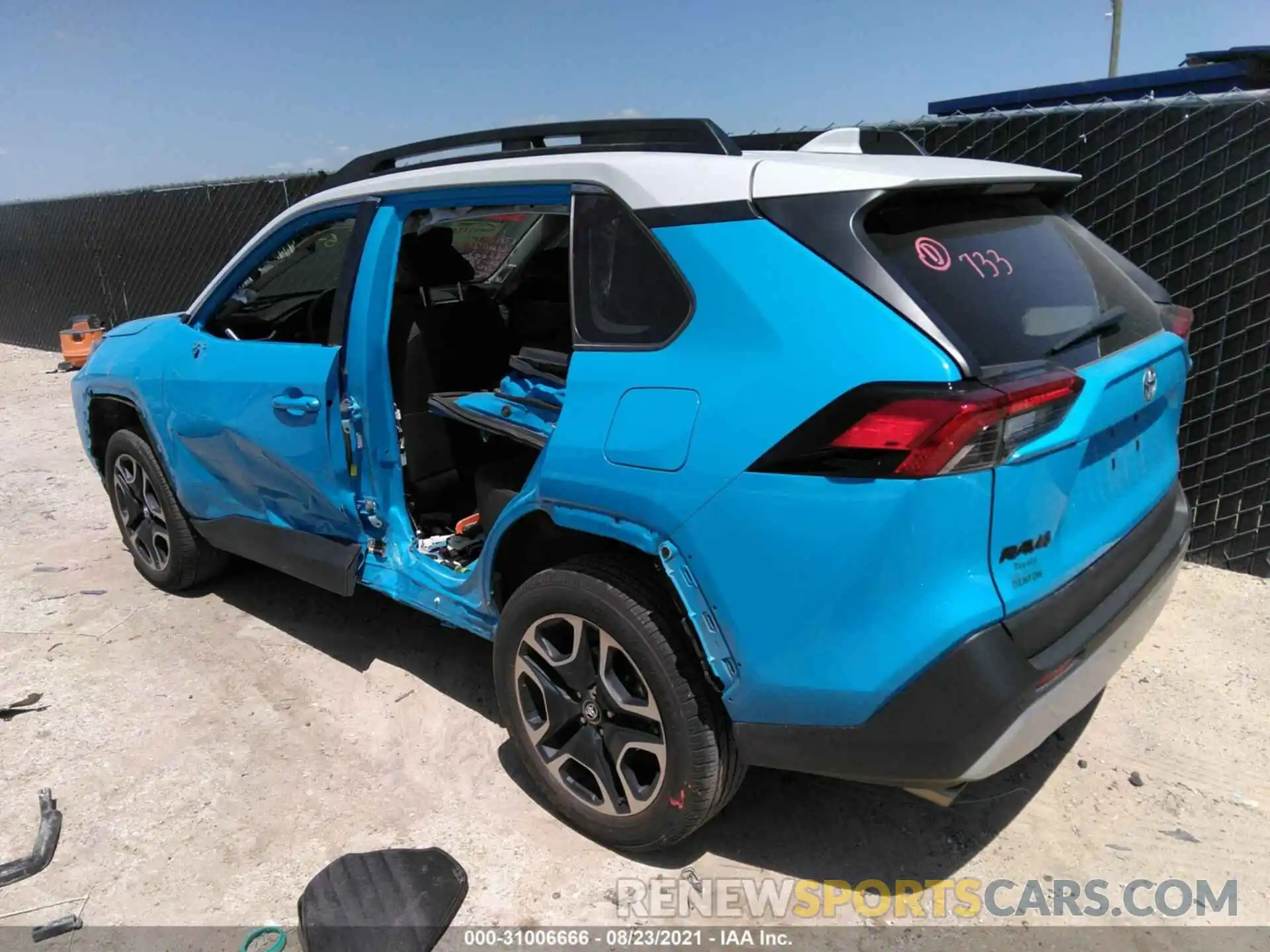 3 Фотография поврежденного автомобиля 2T3J1RFV3KC014600 TOYOTA RAV4 2019