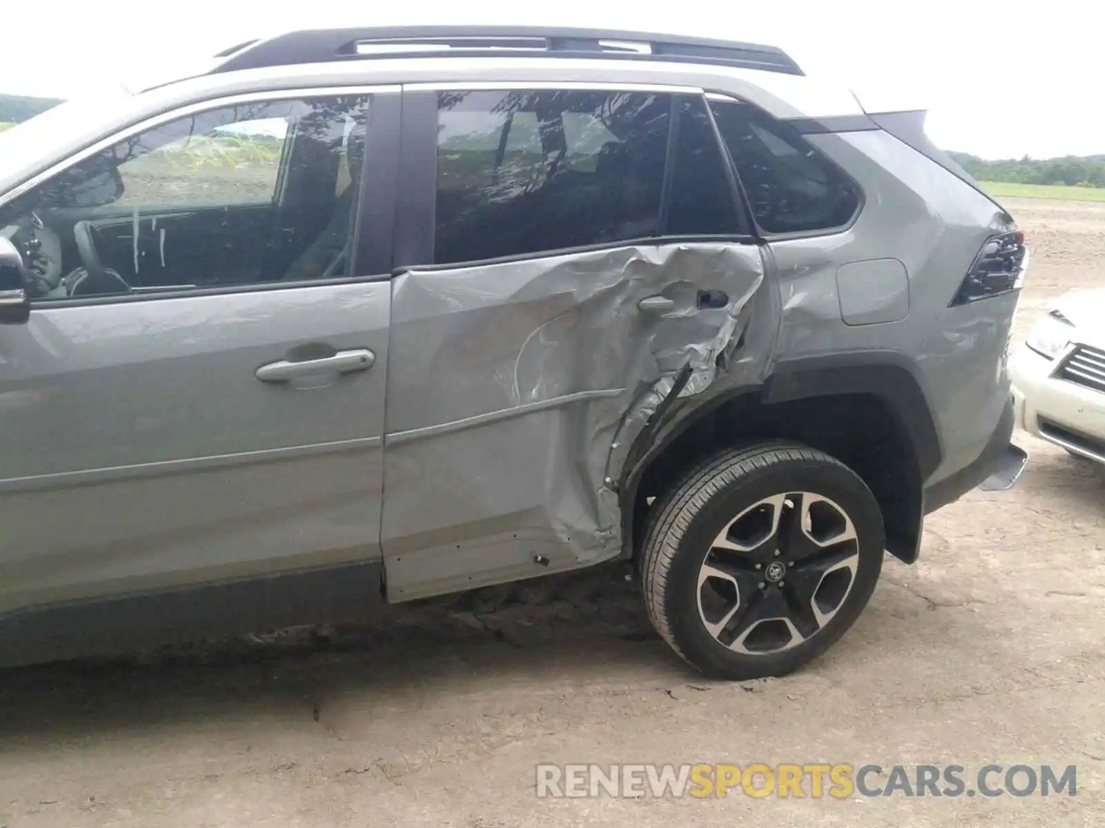 9 Photograph of a damaged car 2T3J1RFV3KC029503 TOYOTA RAV4 2019