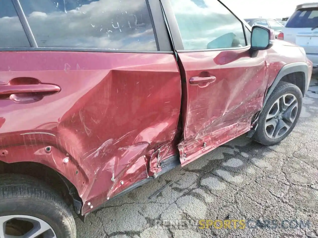 9 Photograph of a damaged car 2T3J1RFV3KW007466 TOYOTA RAV4 2019